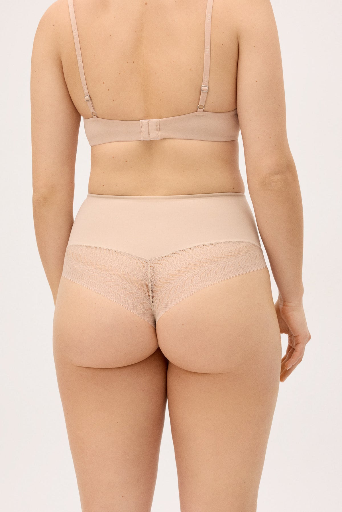 shapewear-fantasia-tanga-reductor-compresion-media-encaje-nude-ysabel-mora