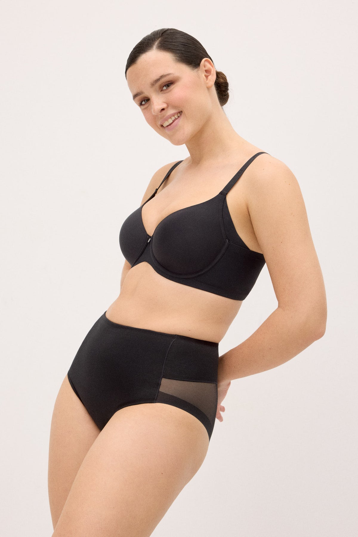 braga-alta-de-control-abdomen-compresion-ligera-negra-ysabel-mora