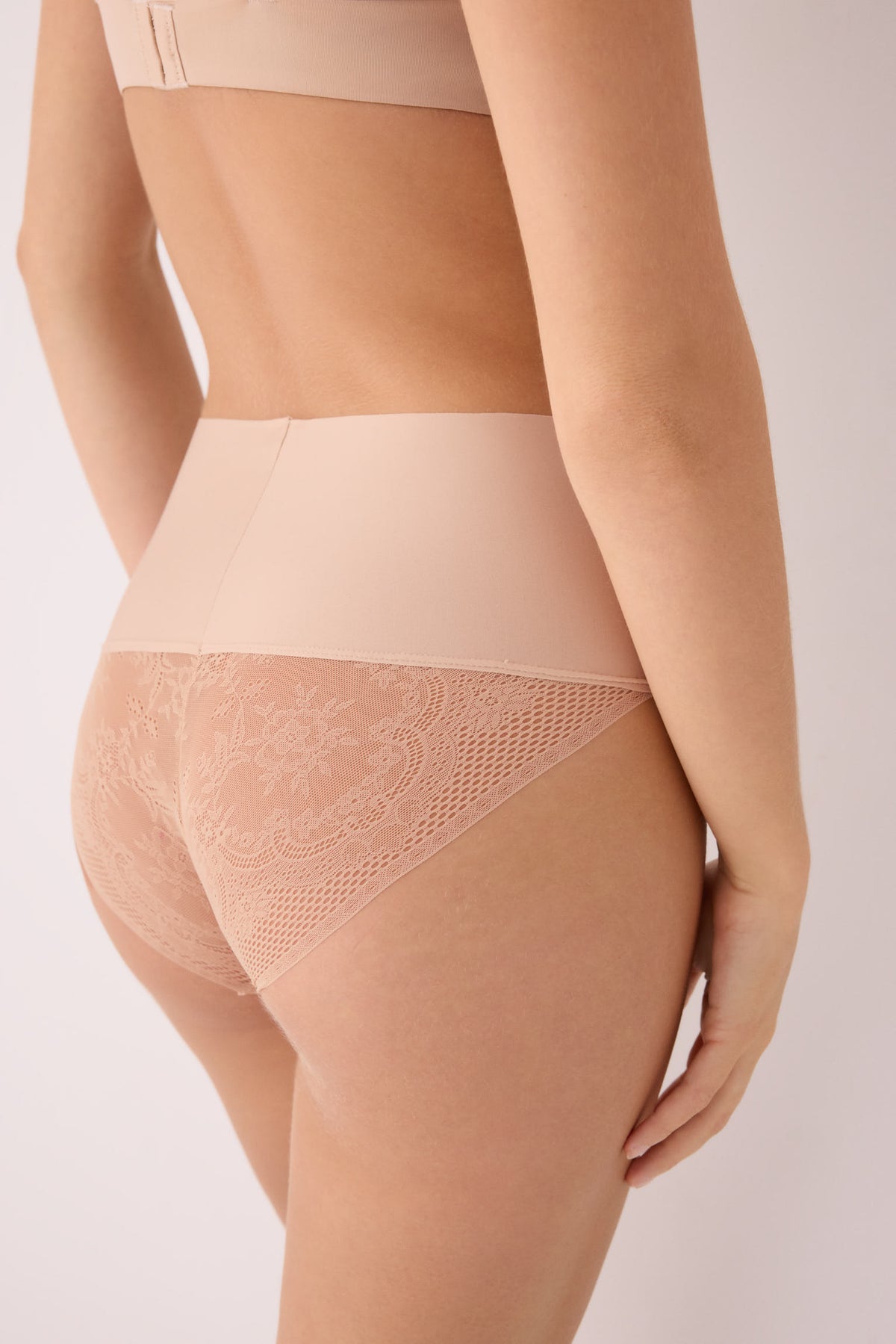 Culotte haute découpe laser nude