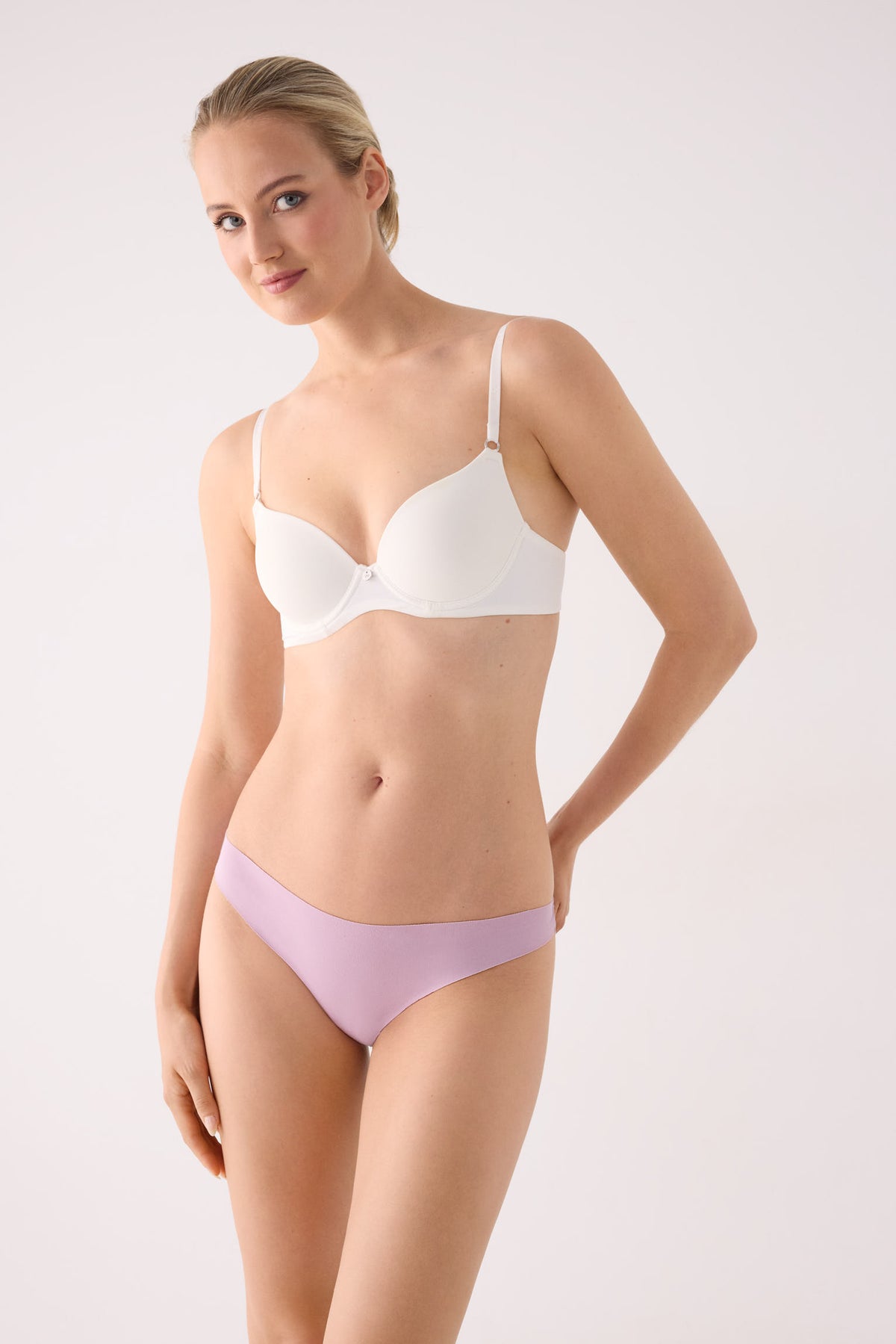 String coton découpé au laser avec dentelle rose