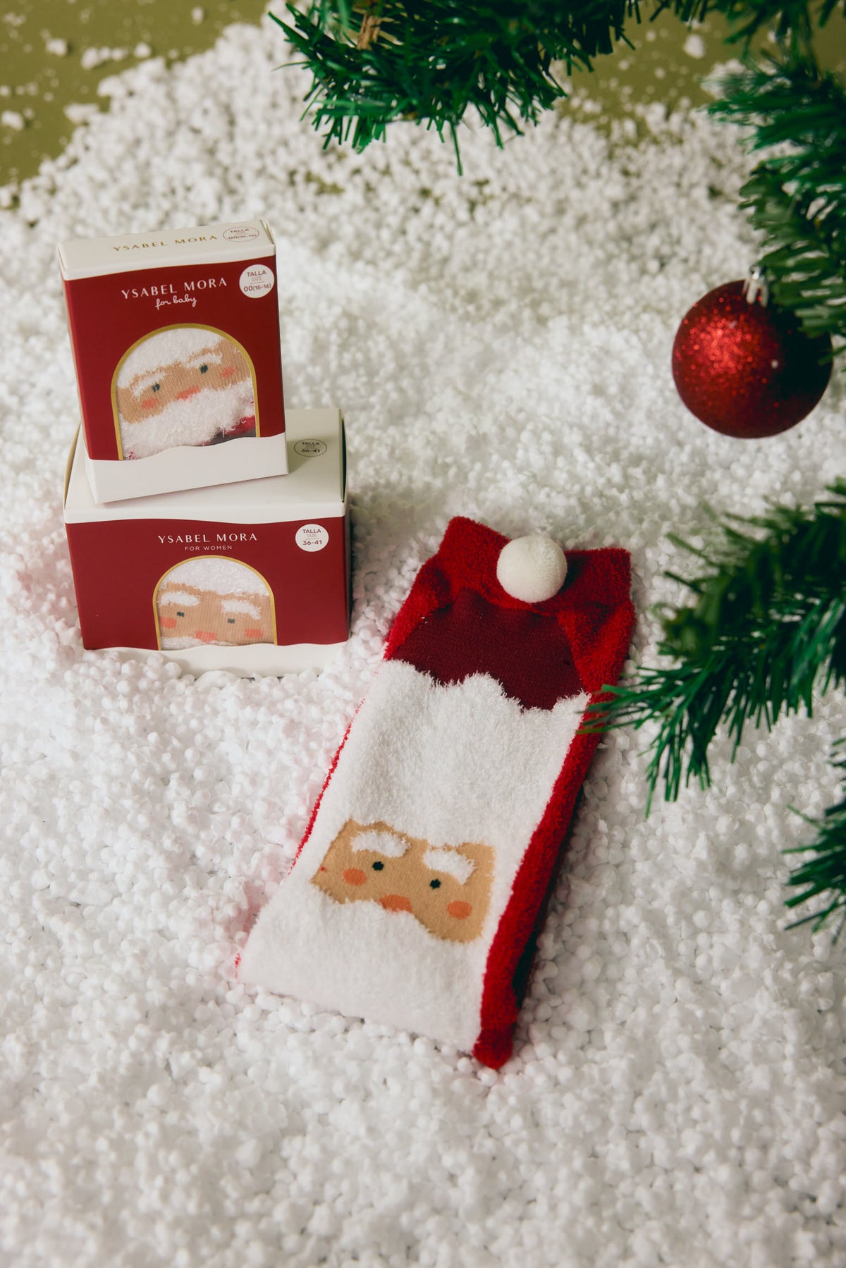 22966_12975-42283-calcetines-navidad-familia-ysabel-mora-papa-noel-regalar
