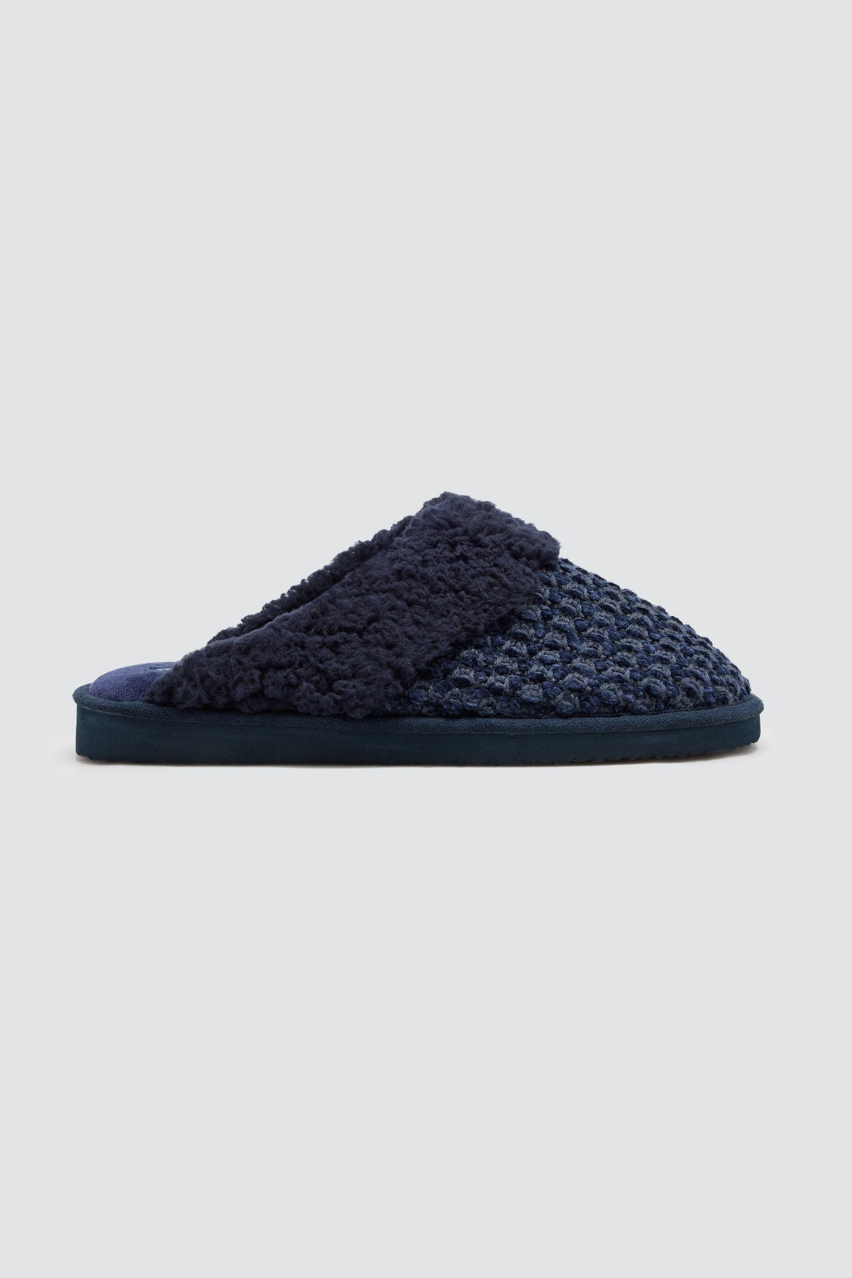 Chaussons homme bleu marine contrastés effet mouton et maille