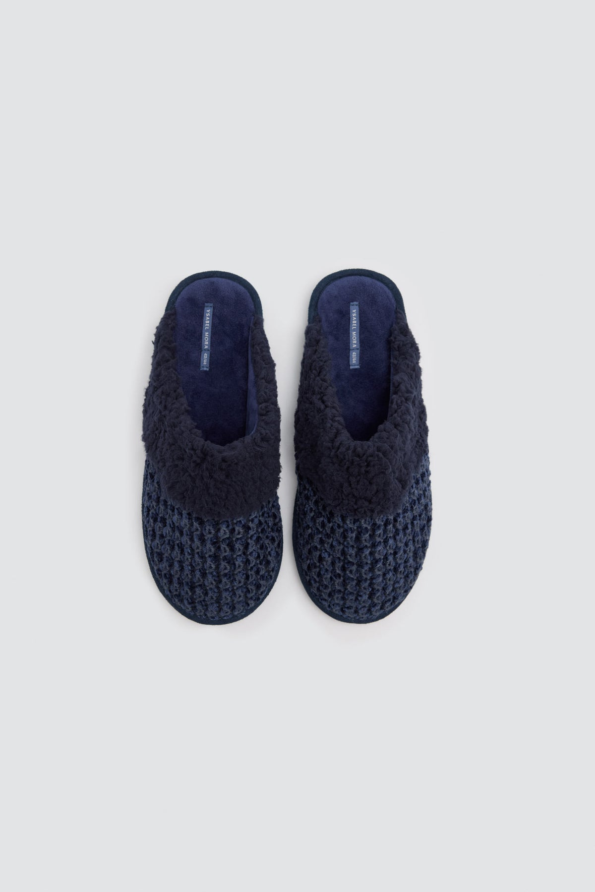 Chaussons homme bleu marine contrastés effet mouton et maille