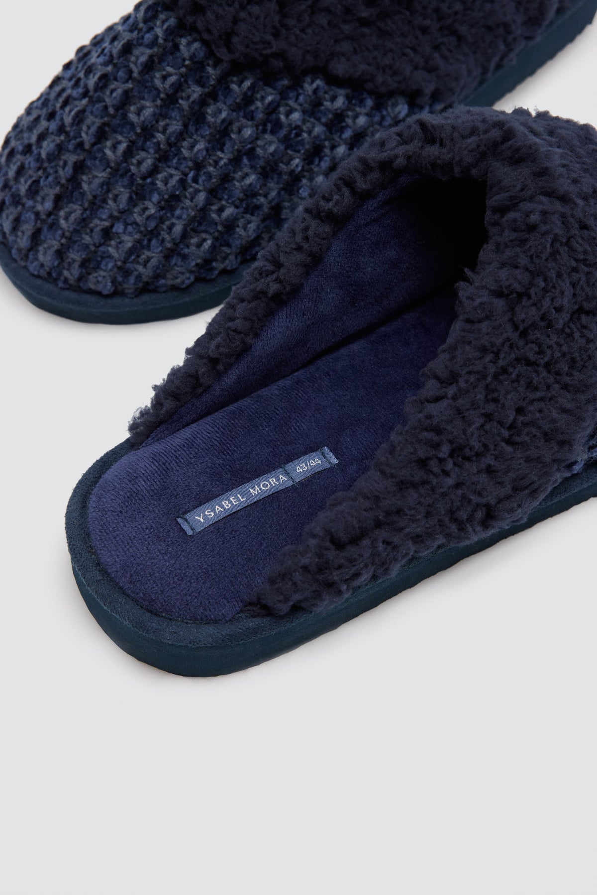 Chaussons homme bleu marine contrastés effet mouton et maille