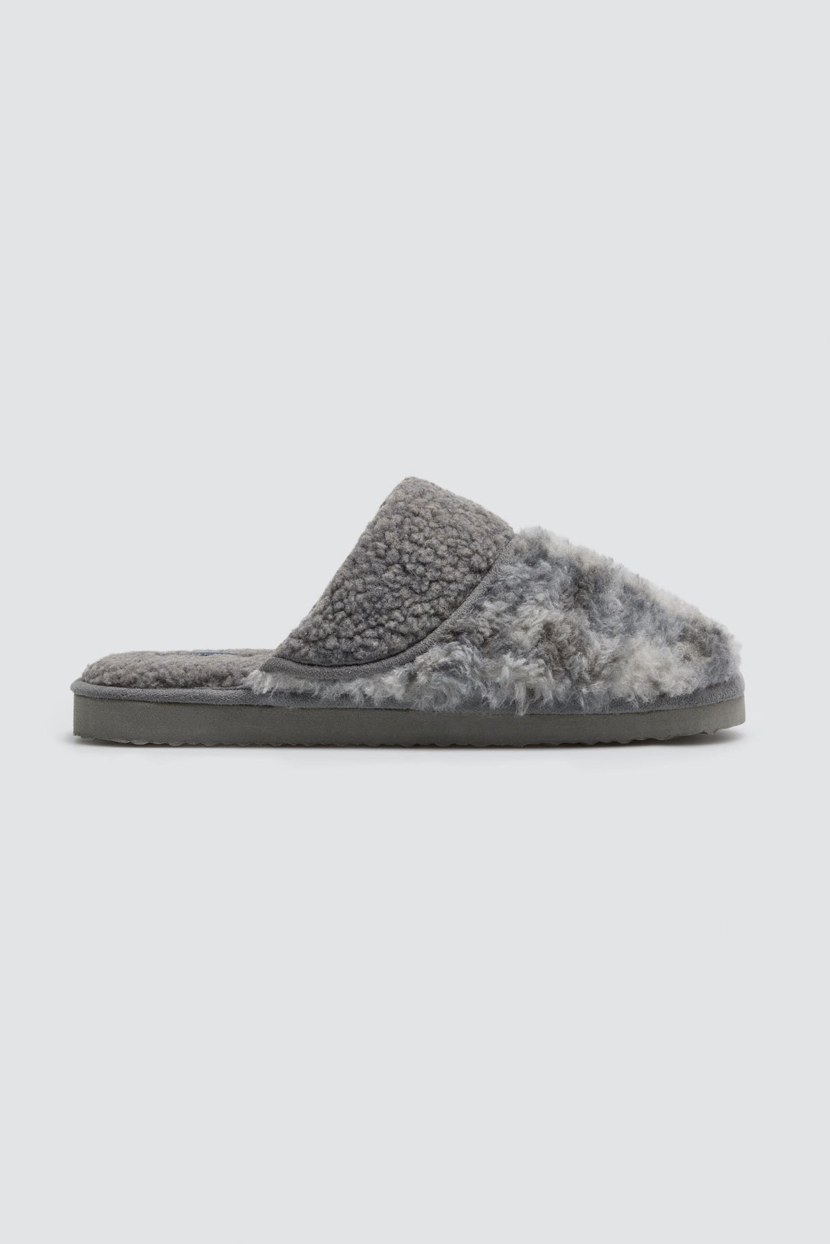 Chaussons homme contrastés effet mouton et fourrure