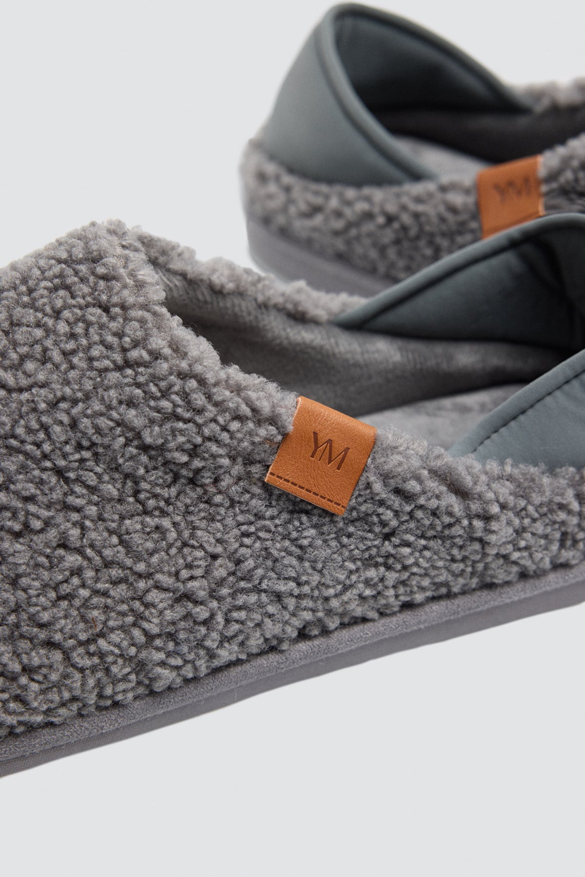 Chaussons homme fermés effet mouton