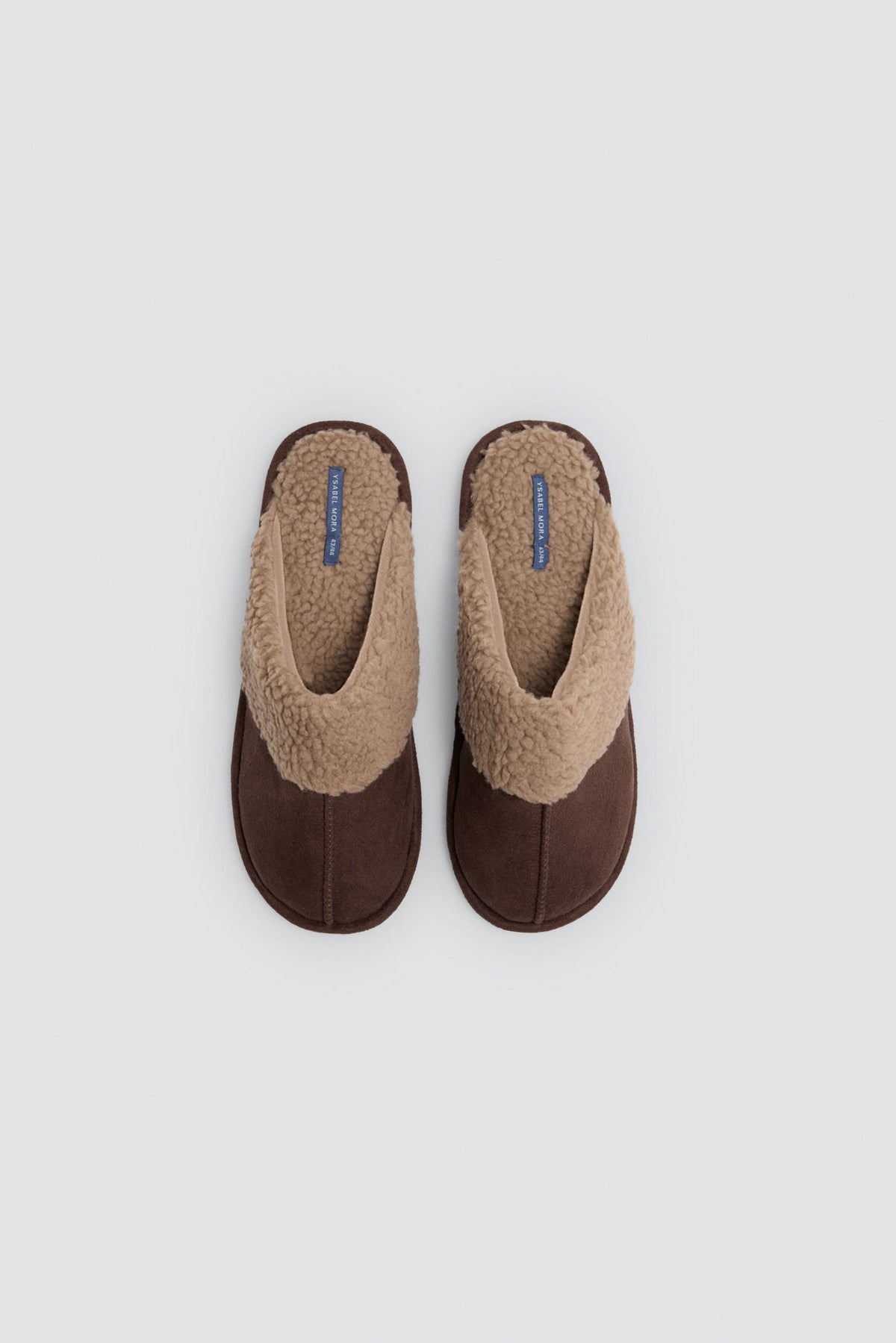 Chaussons homme marron ouverts au talon effet mouton