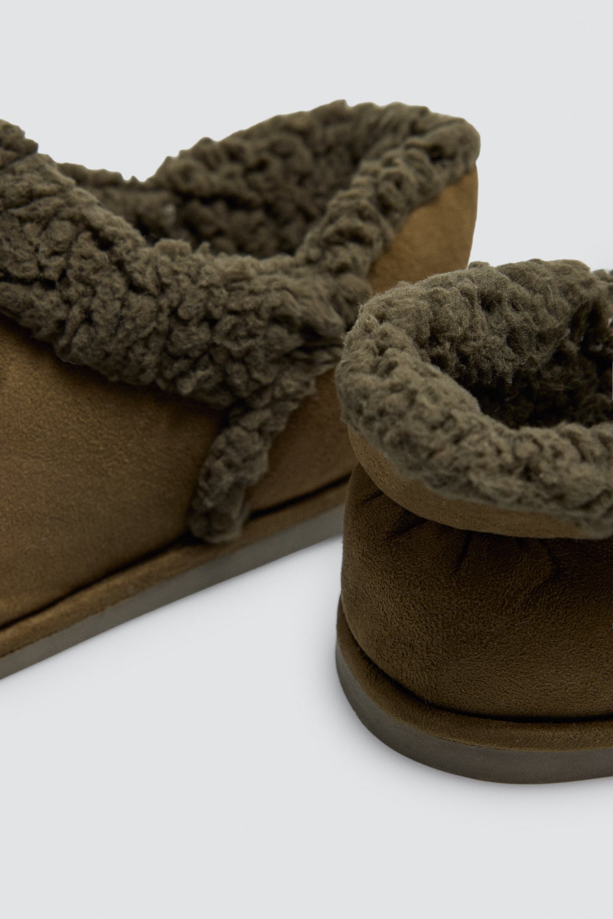Chaussons bottines homme verts effet mouton
