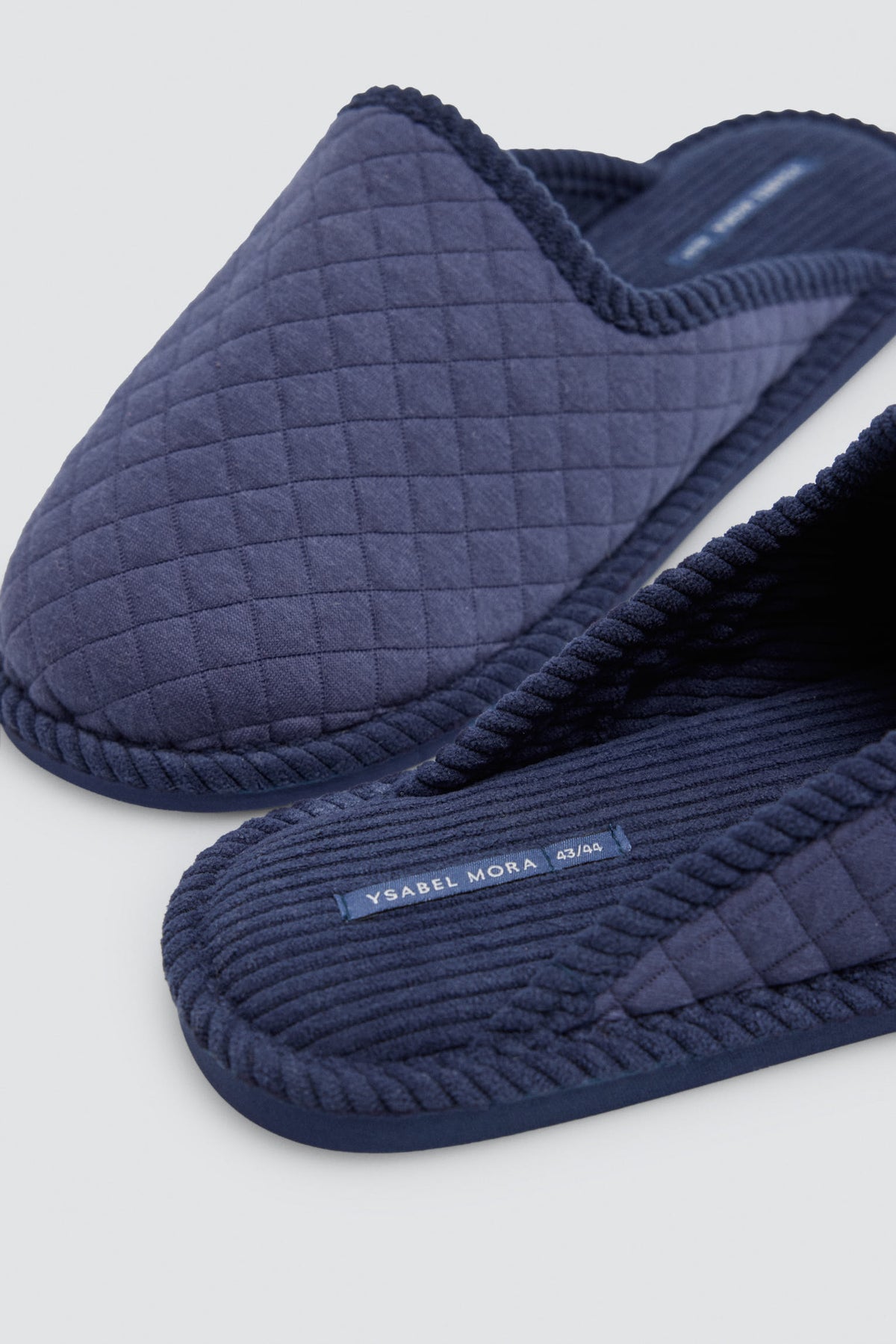 Chaussons homme matelassés bleu marine effet velours côtelé