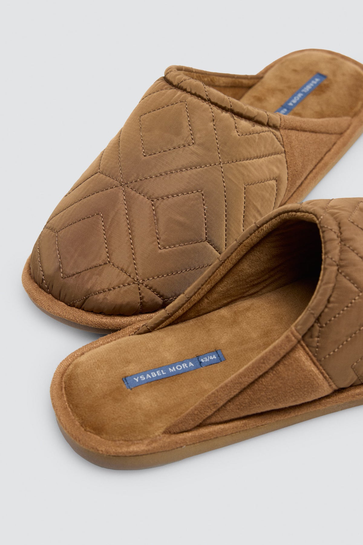 Chaussons homme matelassés ocre effet velours