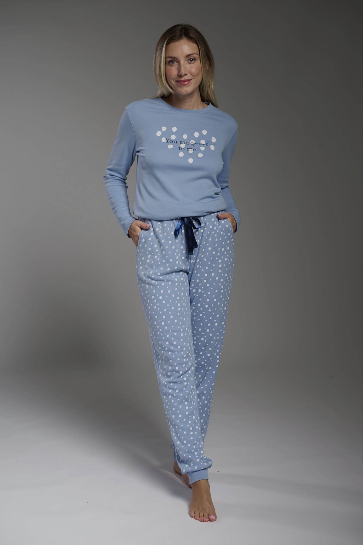 26215-pijama-largo-afelpado-mujer-estampado-dots-azul