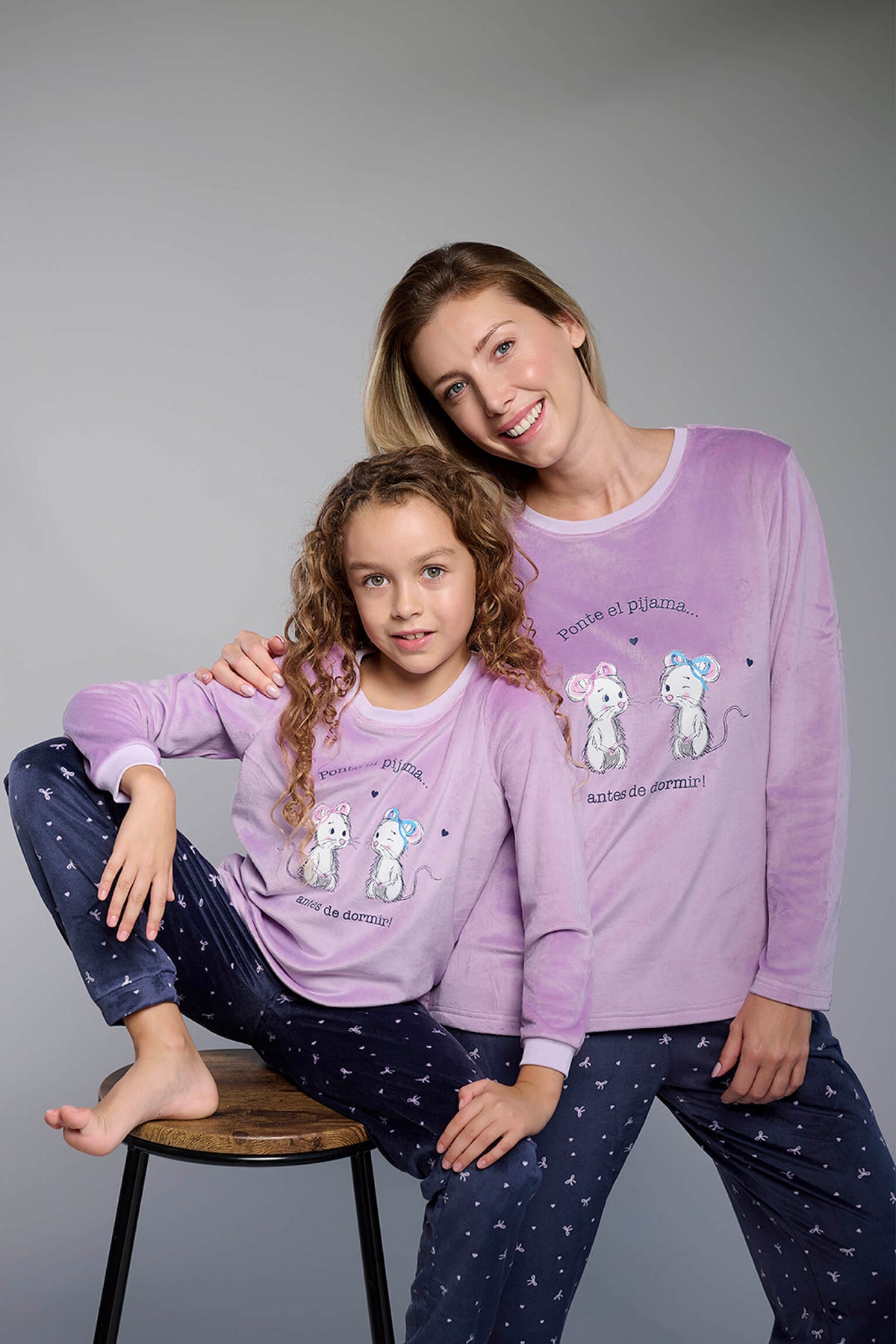 26228-pijama-largo-de-terciopelo-mujer-estampado-divertido