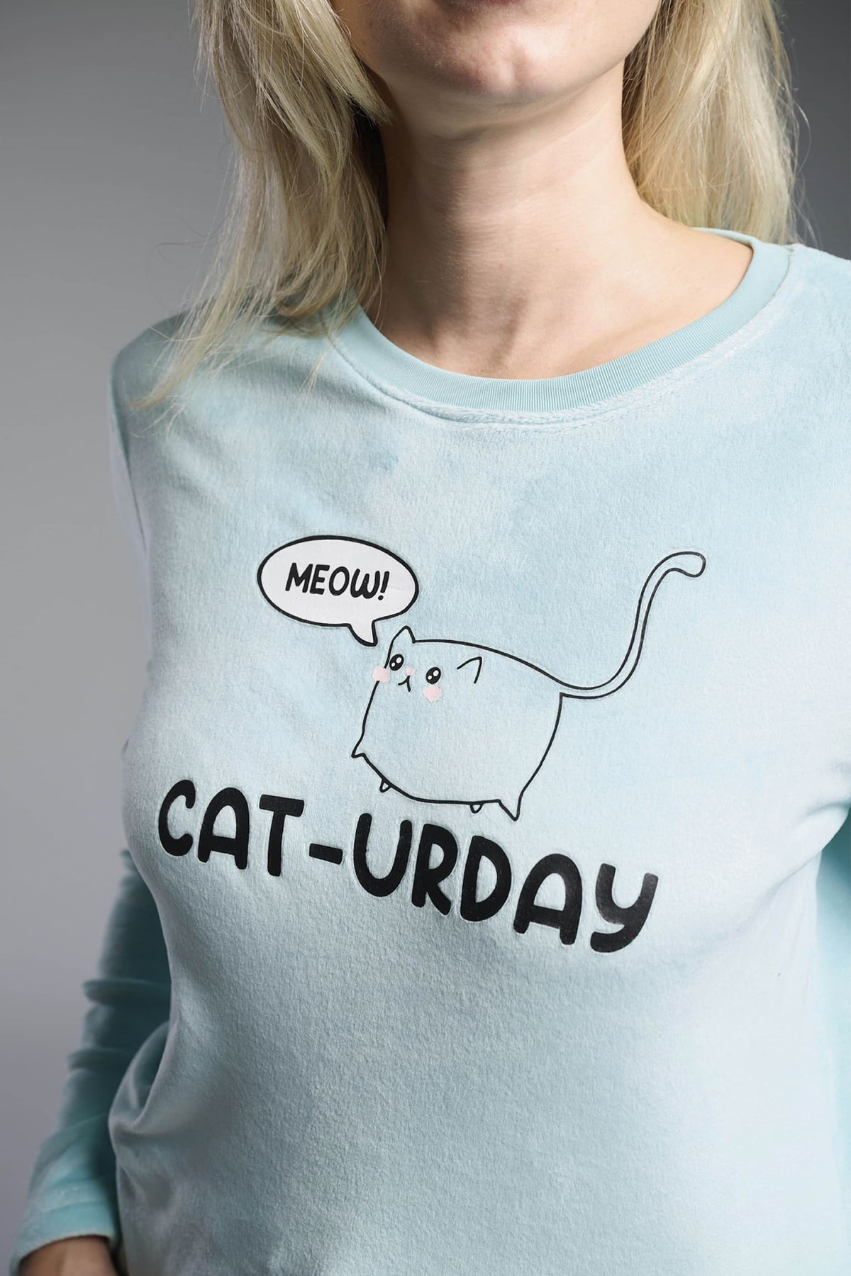 26230-pijama-largo-de-terciopelo-mujer-azul-estampado-gatos