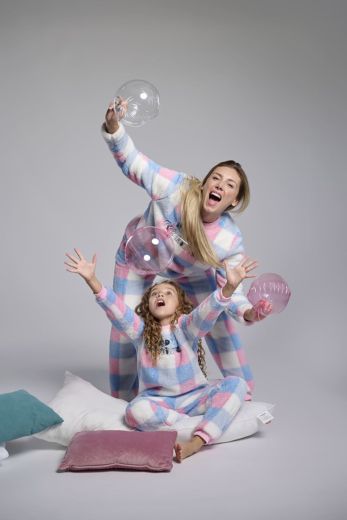 26232-pijama-largo-polar-borreguito-mujer-estampado-cuadros