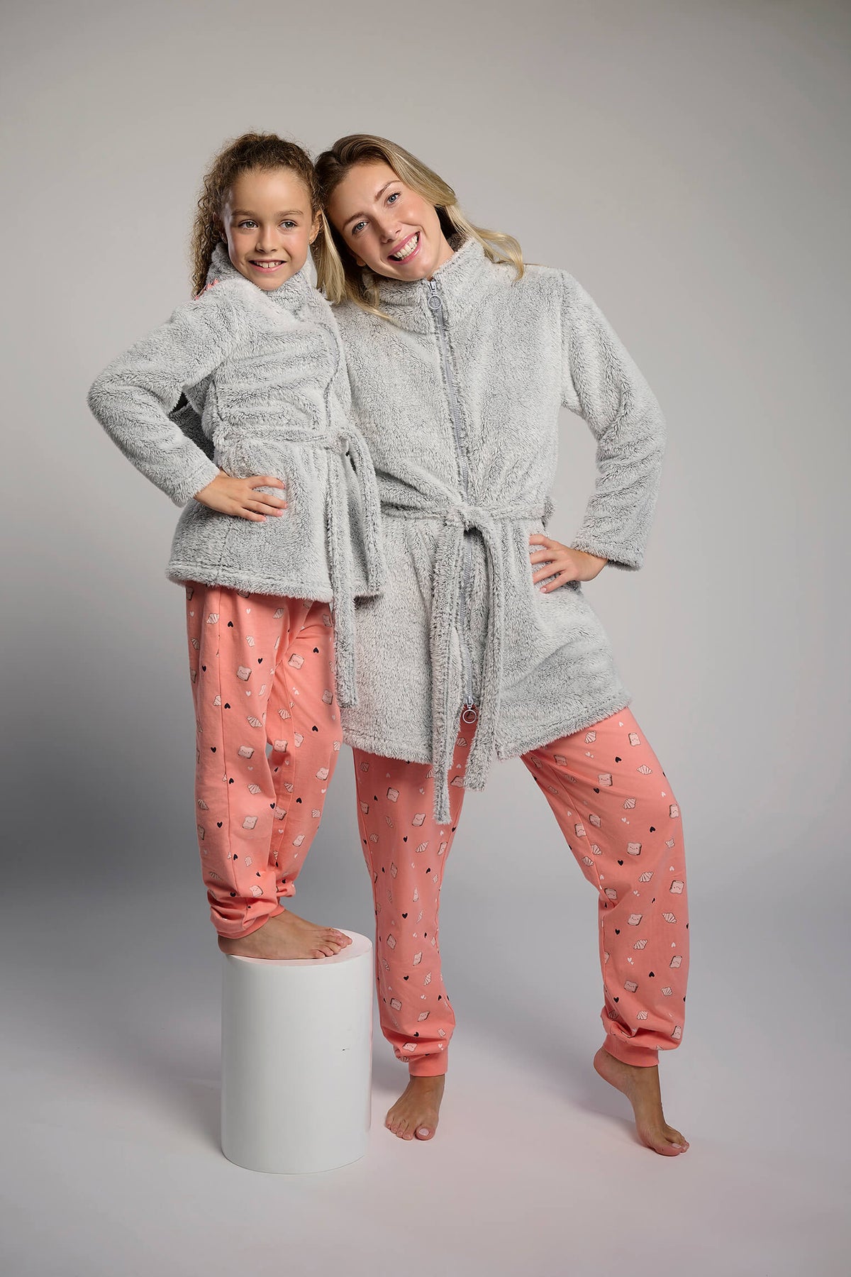 Bata corta de coralina polar gris para mujer, prenda de abrigo para el hogar durante el invierno.