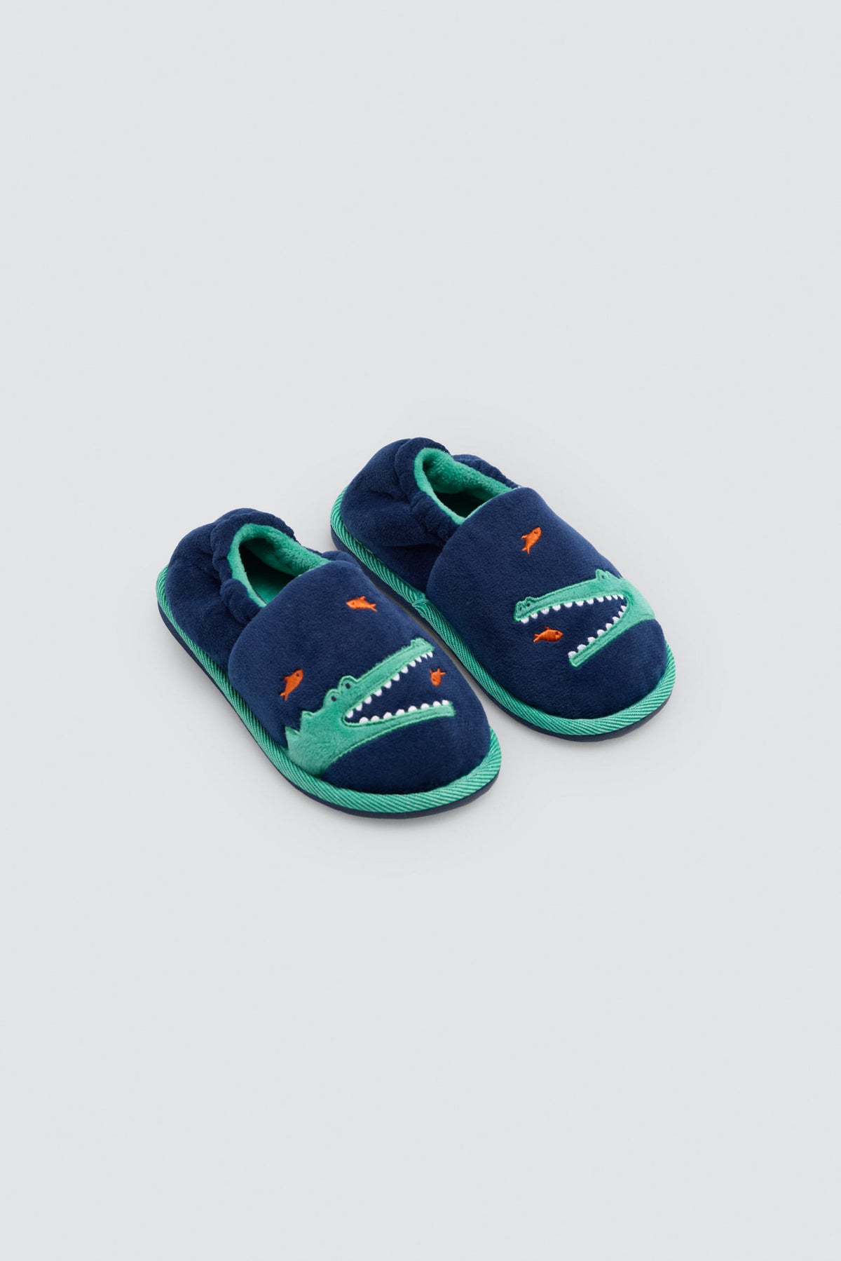 Chaussons fermés garçon motif crocodile