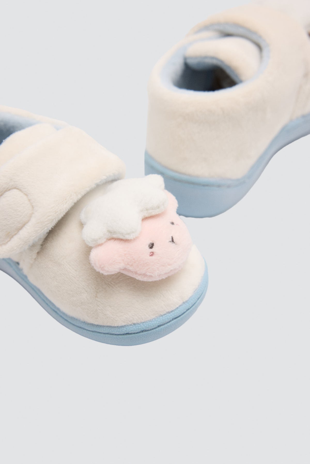 Chaussons bébé fermés avec mouton 3D