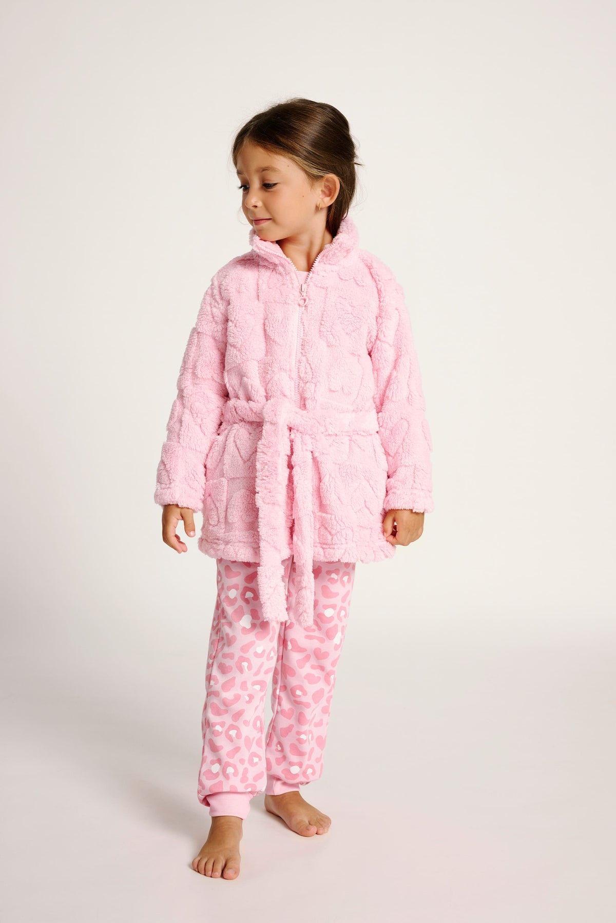 6031003-1-bata-infantil-relieve-corazones-rosa