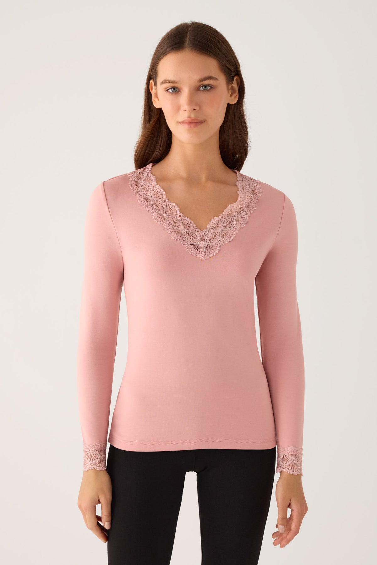 T-shirt à manches longues pour femme THERMAL, rose, orné de dentelle à l'encolure et aux poignets.
