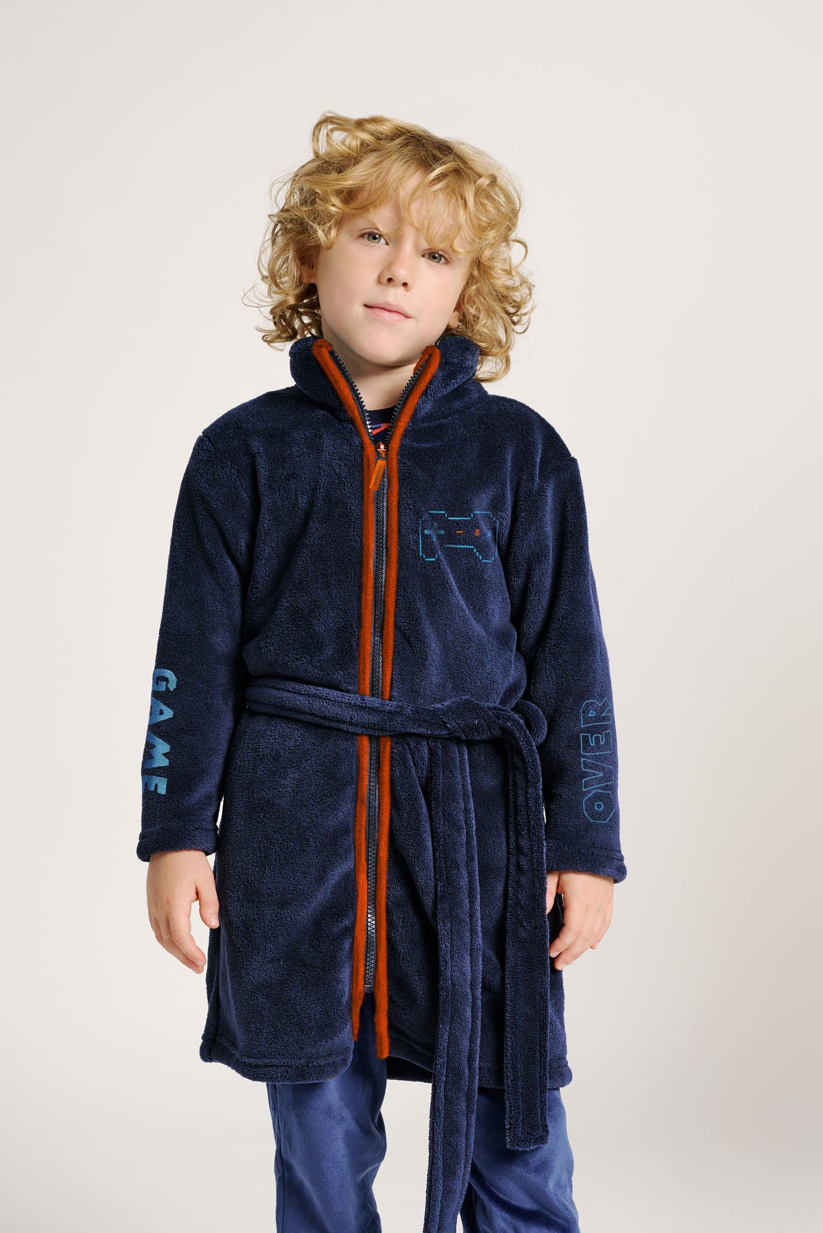 7031002-1-bata-infantil-detalles-gamer