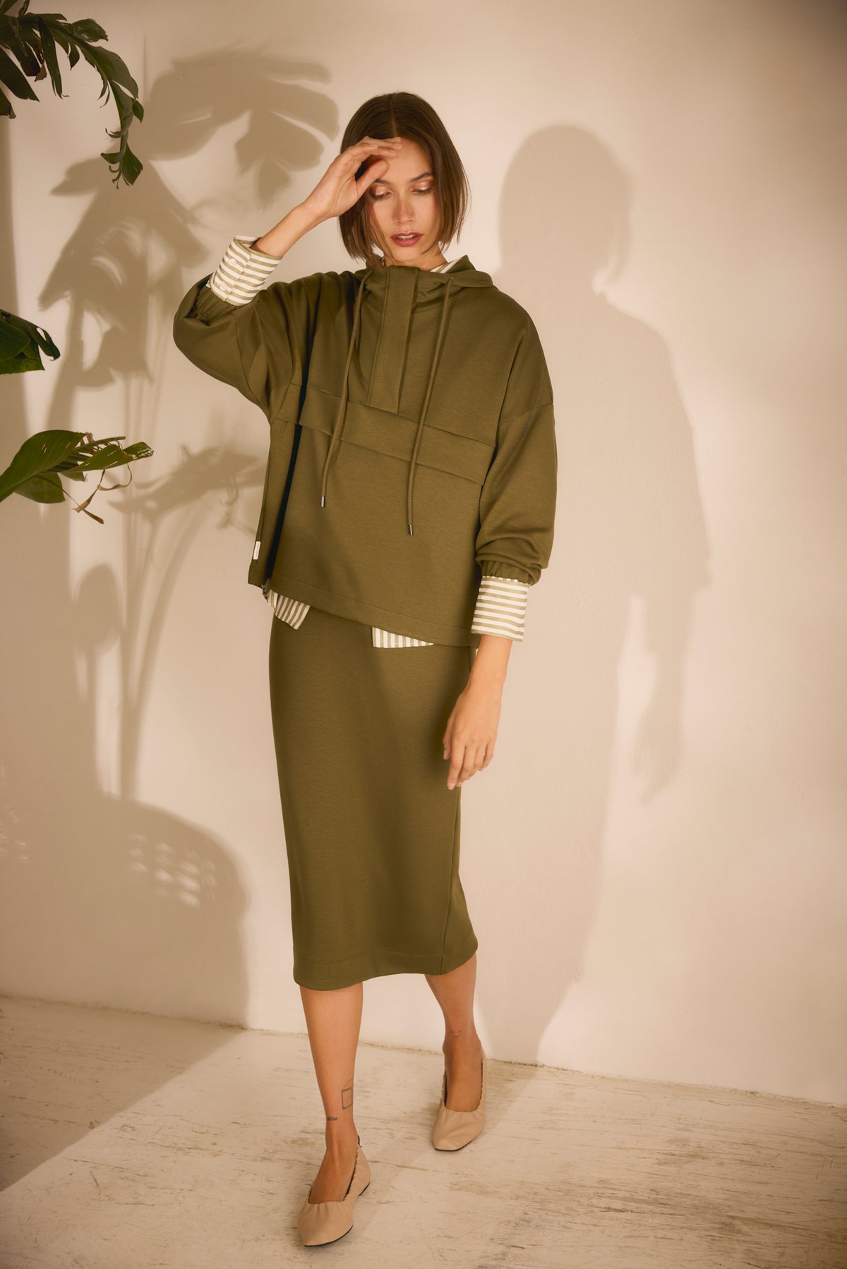Sudadera con capucha & falda verde - Ysabel Mora