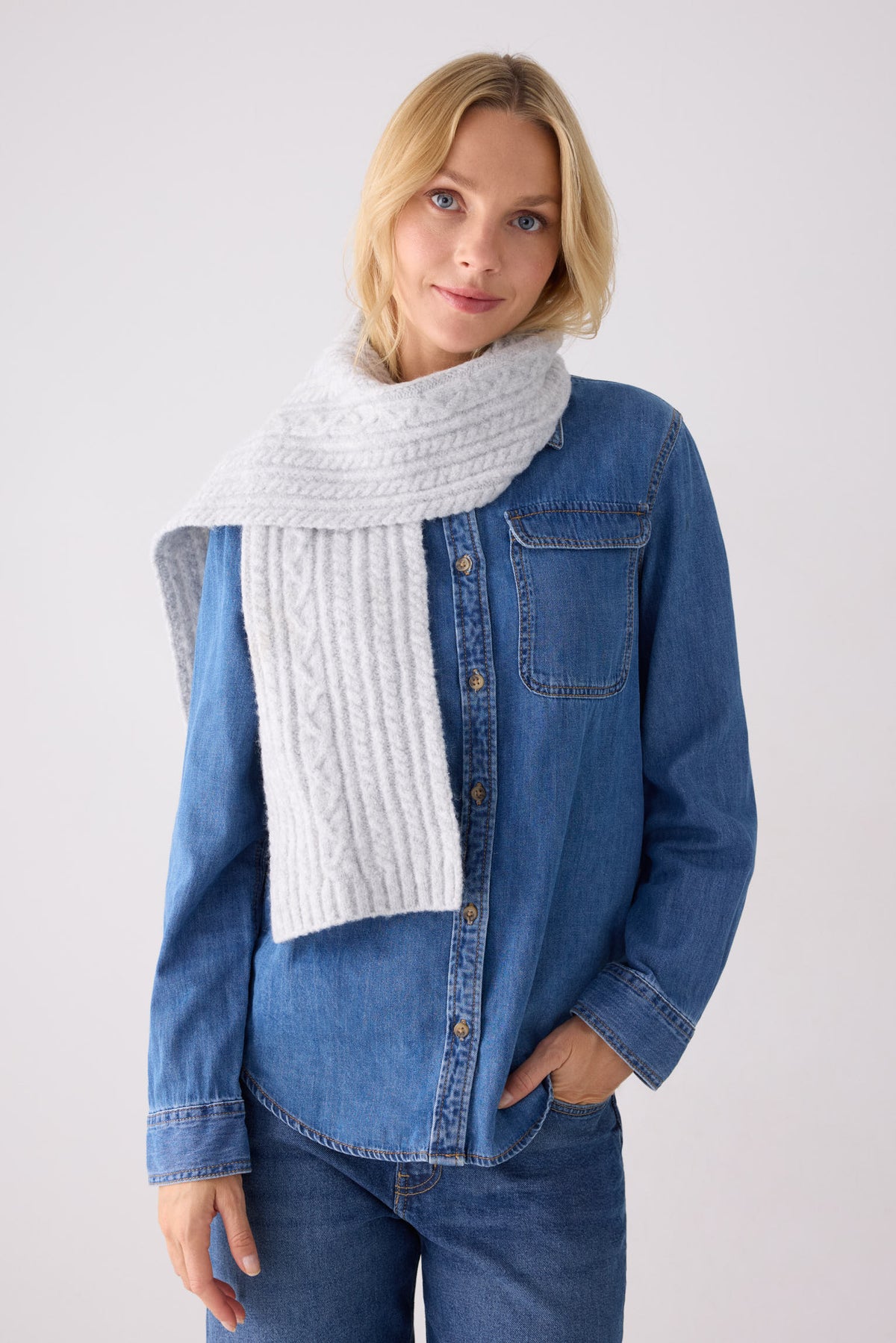 Écharpe femme en maille côtelée grise