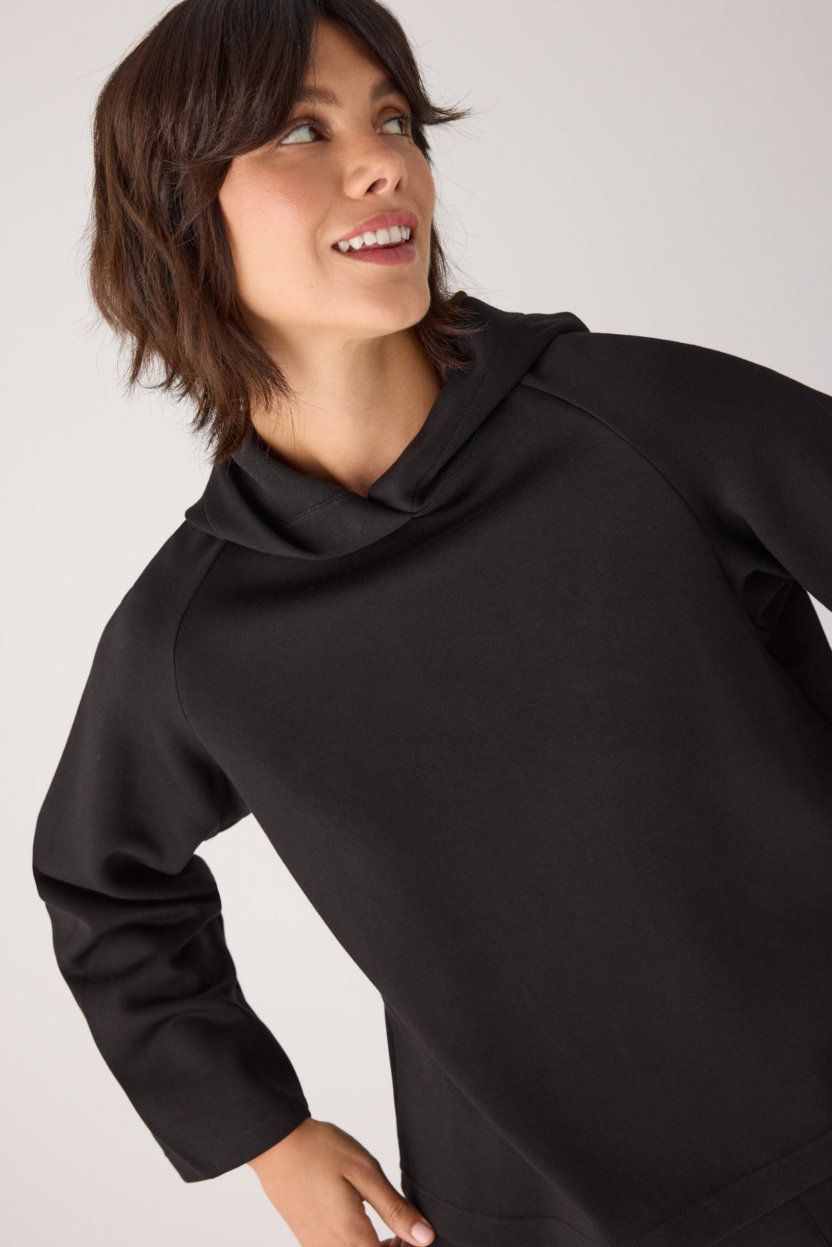 70740-black-sudadera-afelpada-capucha-manga-raglan-negro