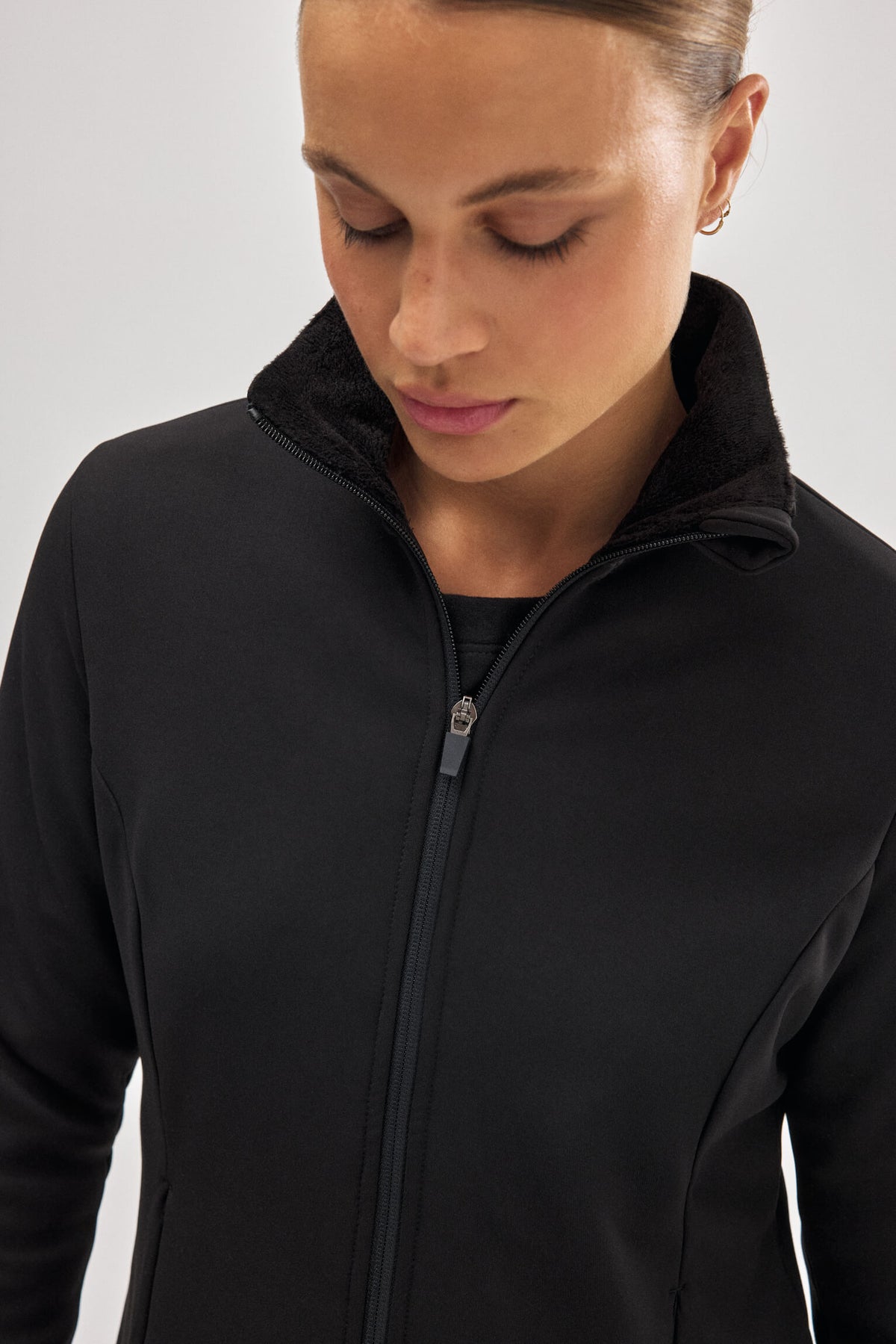 70913-5-chaqueta-termica-ajustada-deportiva-negro
