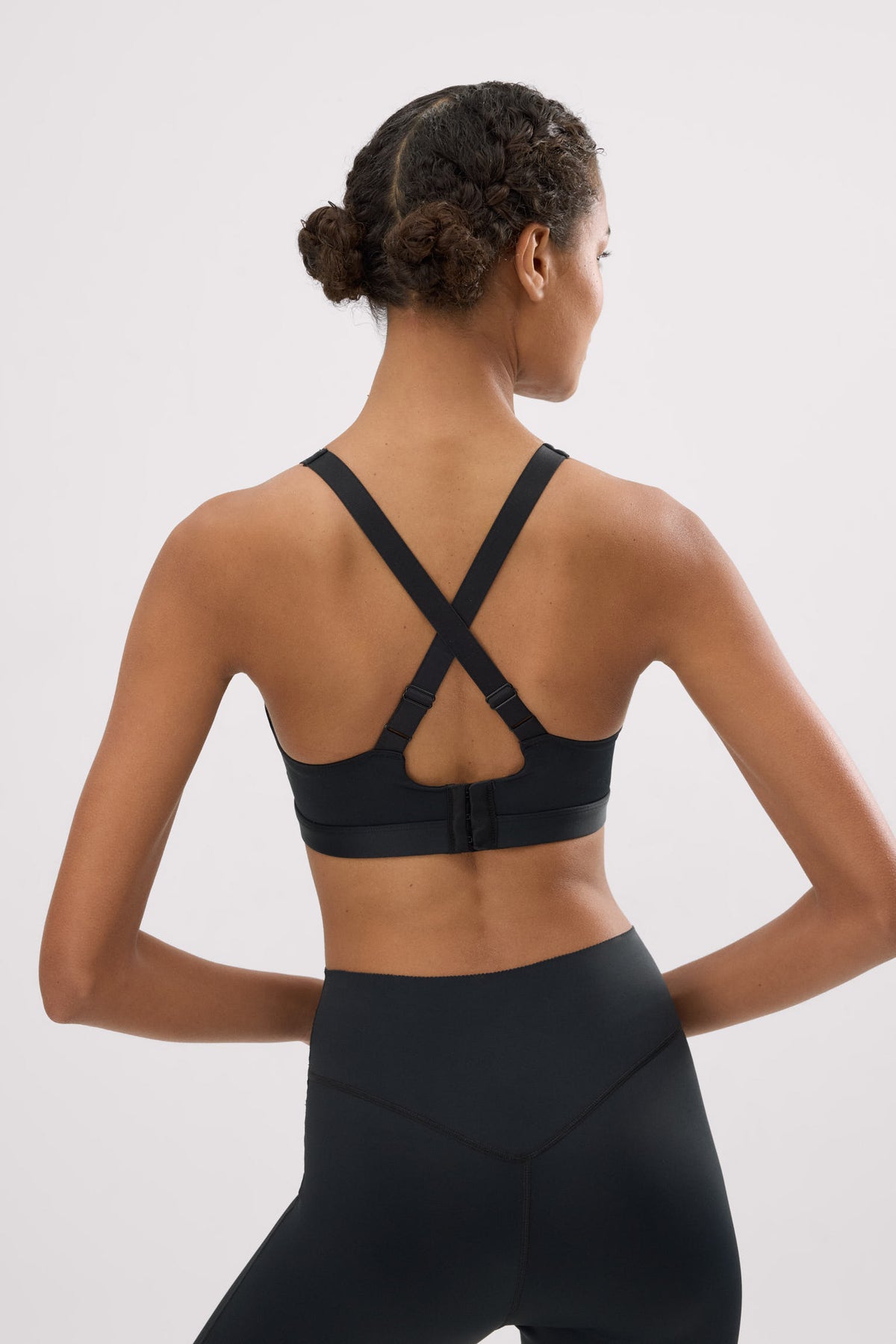 Sujetador deportivo Compressive alto impacto tirantes regulables negro - Ysabel Mora