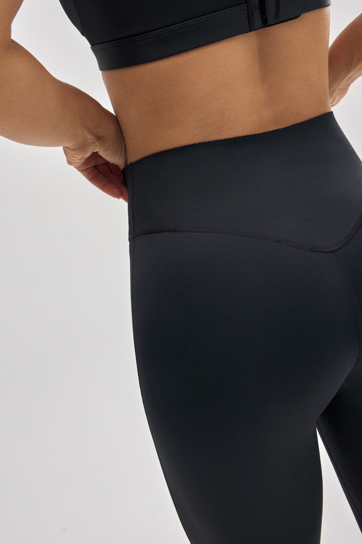 70925-4-leggings-deportivos-efecto-vientre-plano-negro