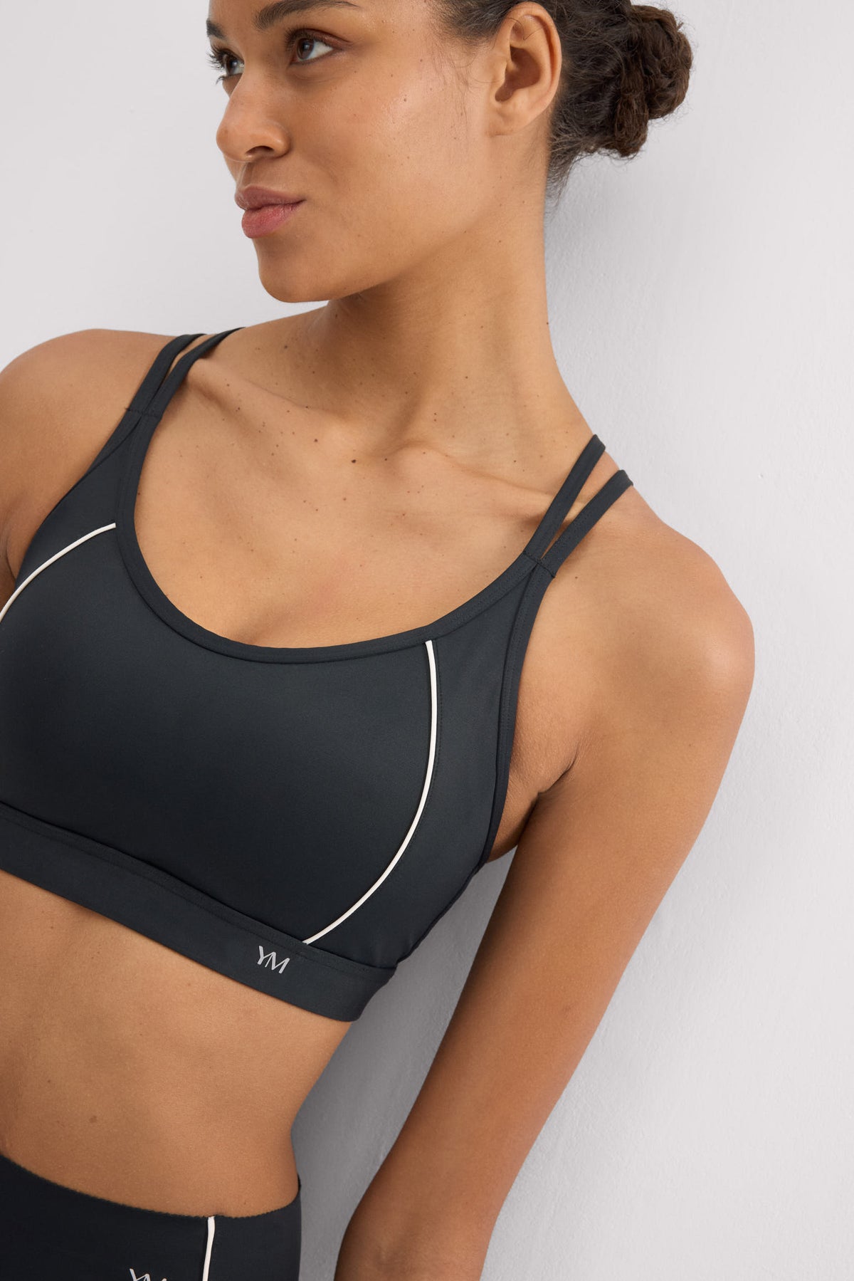 Sujetador deportivo Compressive espalda cruzada negro - Ysabel Mora