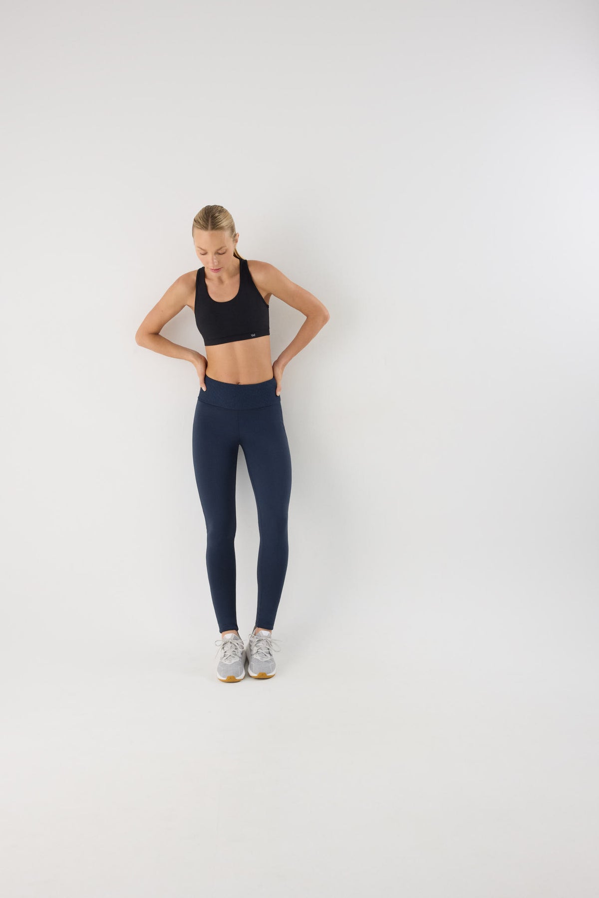 leggings deportivos térmicos pitillo tiro alto termicos en azul noche detalle tejido acabado calidad ultra termicos para entrenar con frío