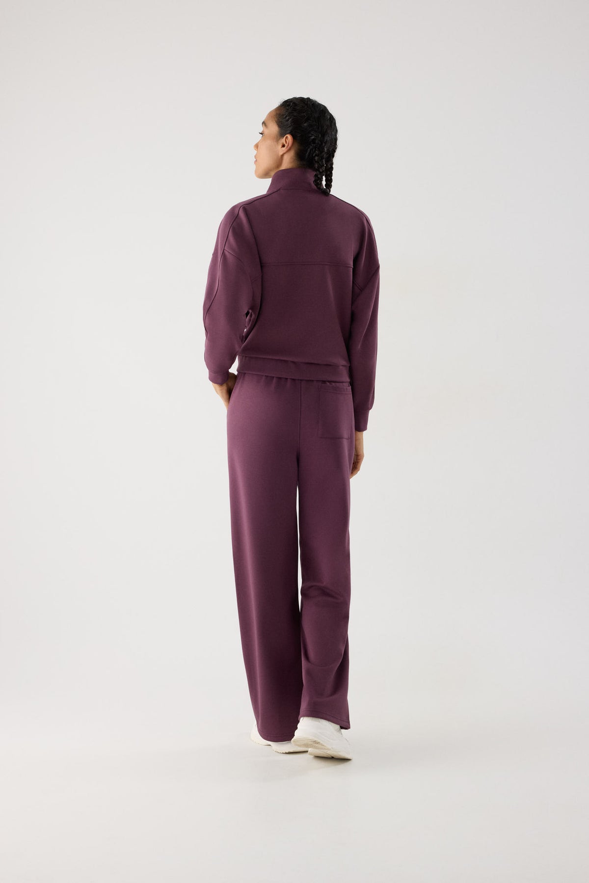 chaqueta deportiva mujer Slowloom en granate cherry lacquer detalle tejido acabado corte cómodo para conjunto casual