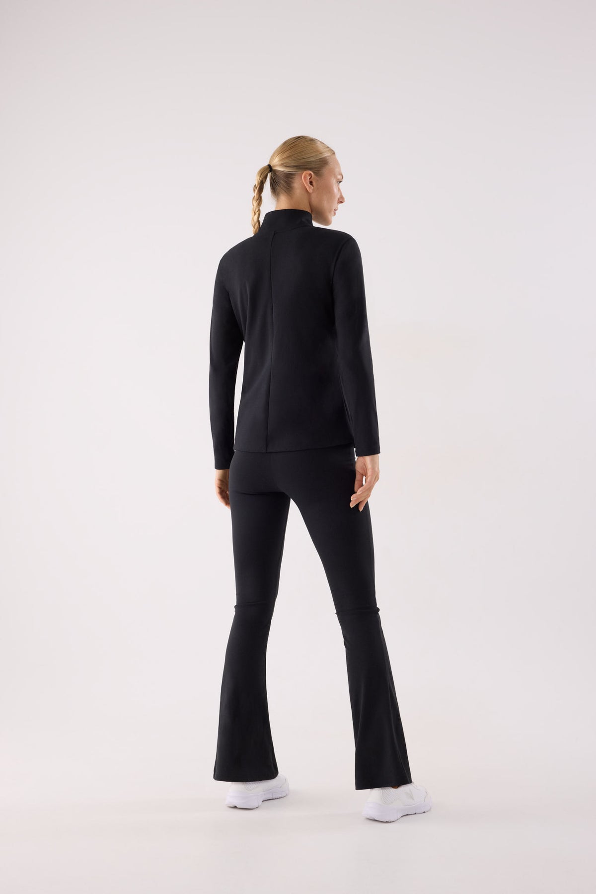 chaqueta deportiva elástica gimnasio en negro look completo para deporte comodidad diseño fitness en color negro
