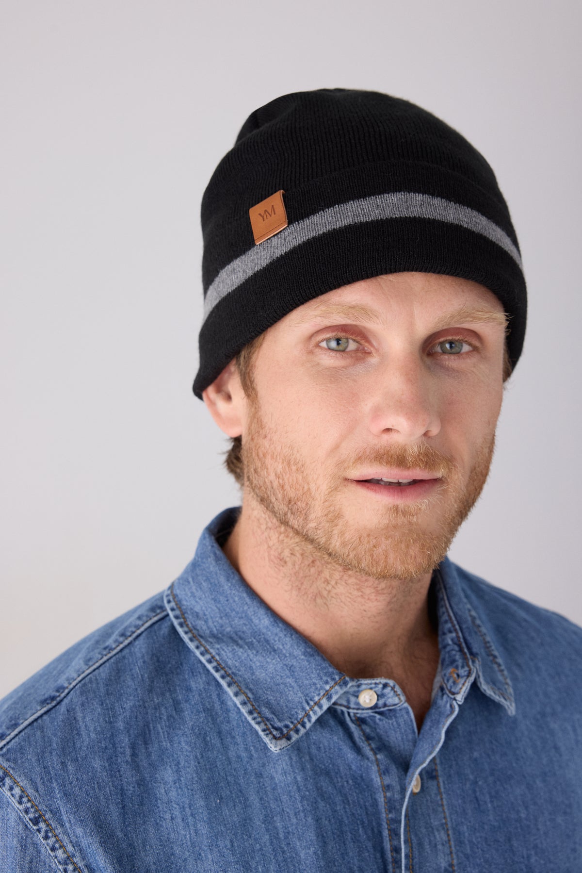 Bonnet homme en maille rayée noir avec doublure polaire