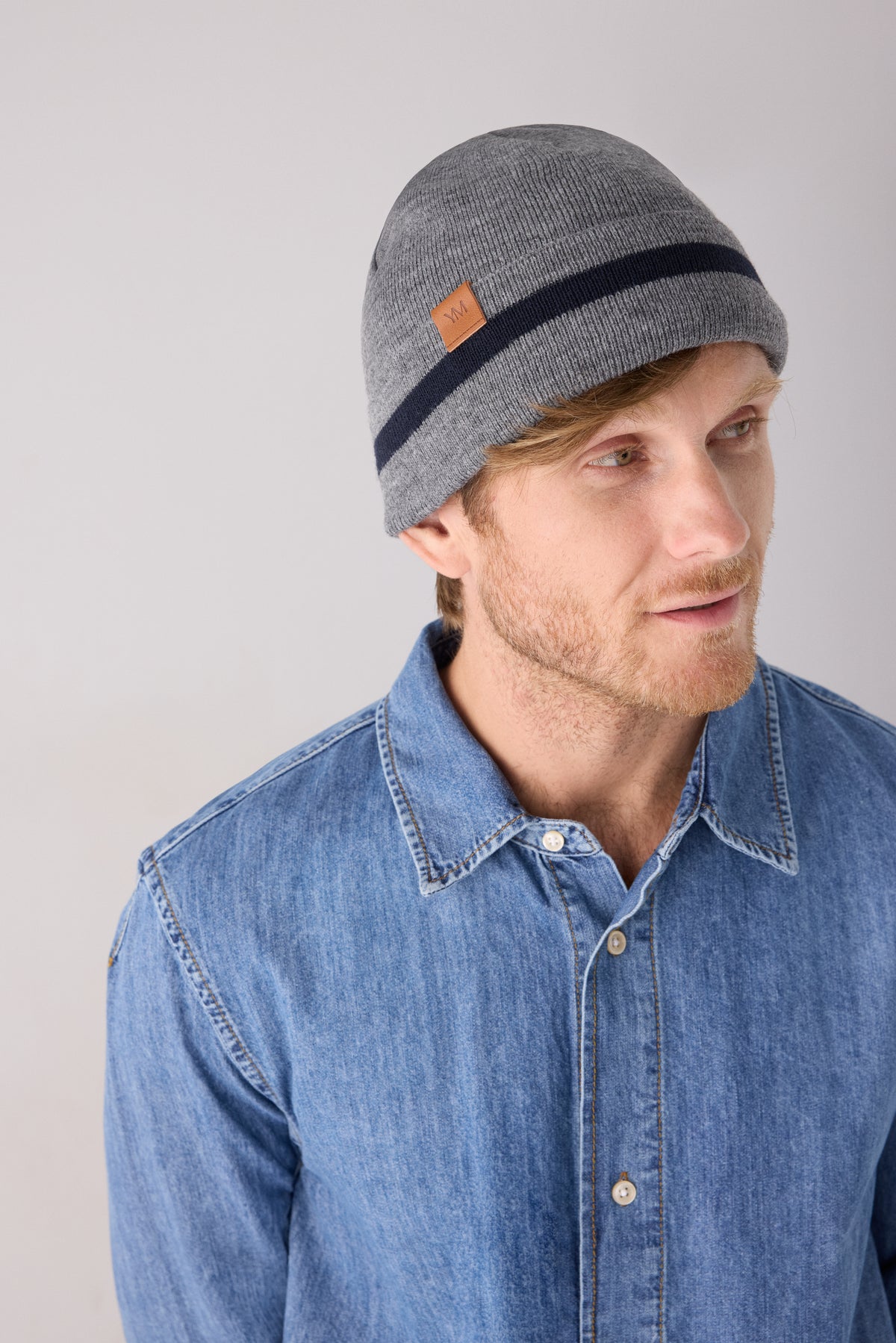 Bonnet homme en maille rayée gris avec doublure polaire