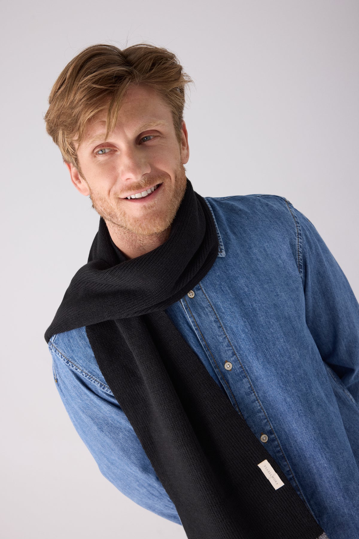 Écharpe homme en maille rayée noire