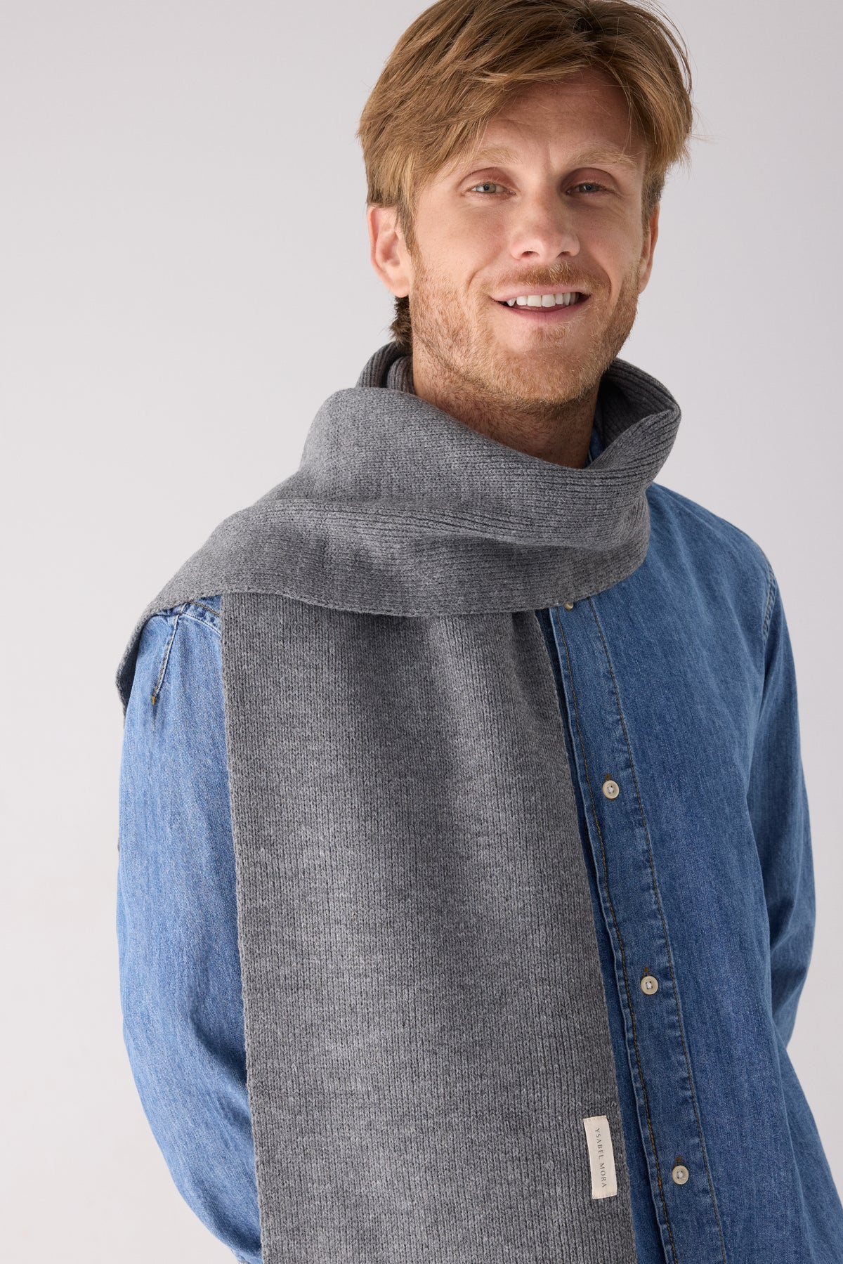 Écharpe homme en maille rayée grise