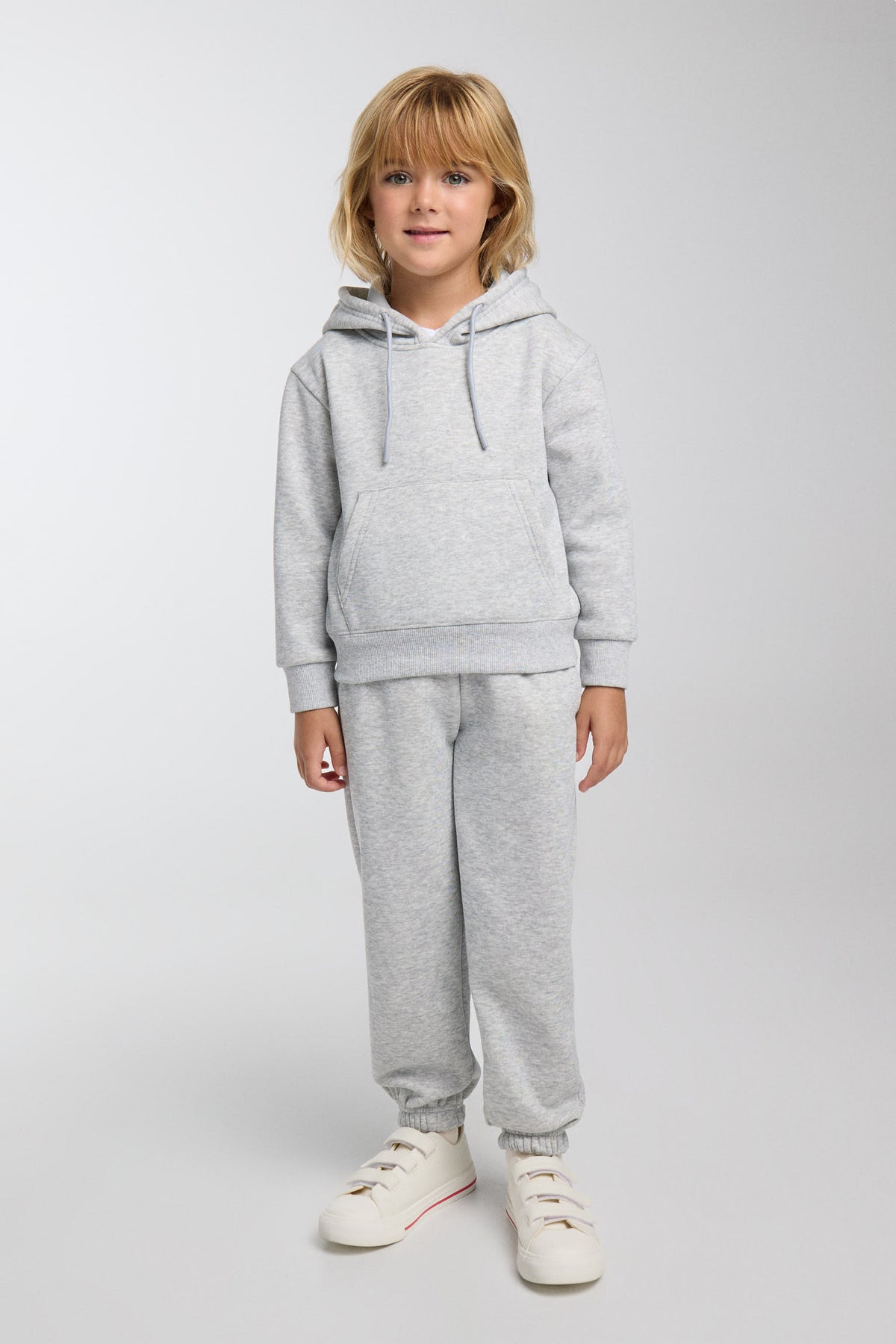 Chándal deportivo de niña afelpado con sudadera con capucha y pantalón jogger en color gris jaspeado