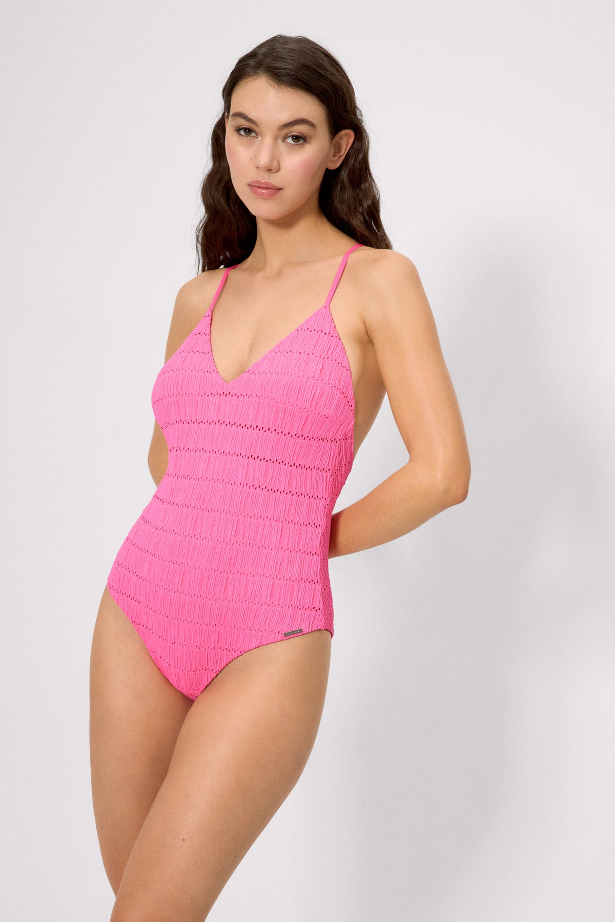 83218-neon-pink-banador-mujer-triangulo-con-textura-rosa-copa-b-mujer-ysabel-mora