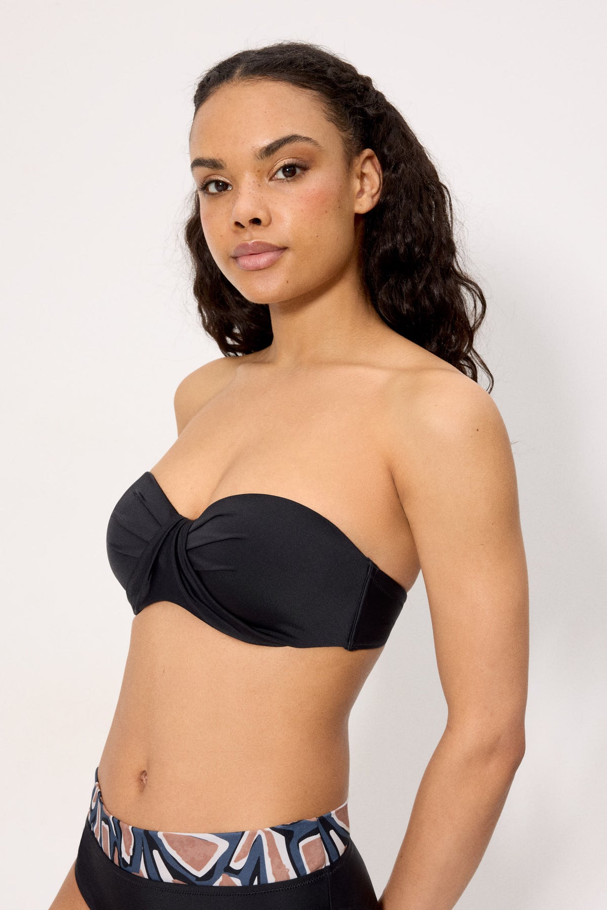 83302-negro-top-bikini-mujer-bandeau-negro-copas-c-y-d--ysabel-mora