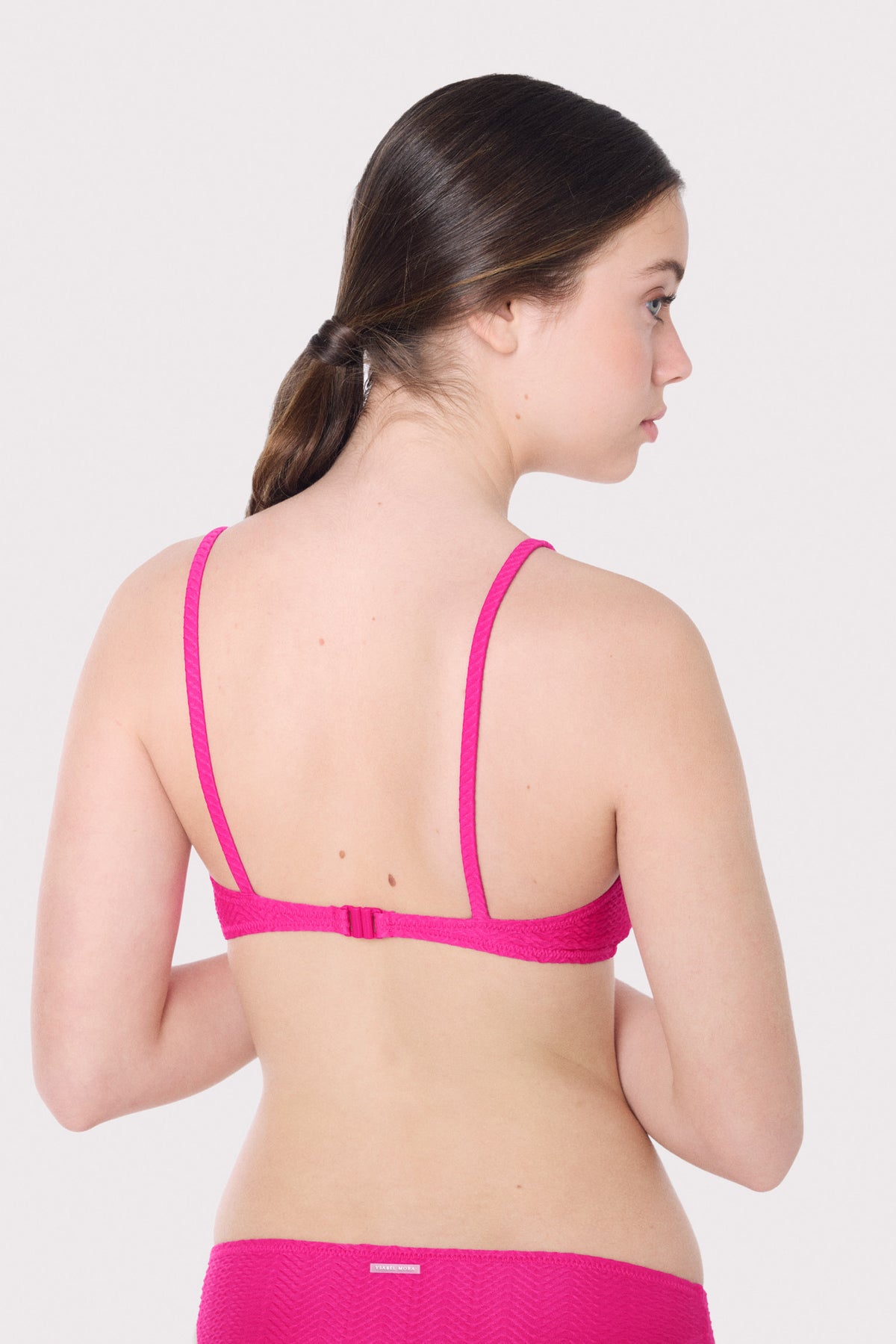 Top bikini juvenil texturizado detalles lazos fucsia - Ysabel Mora