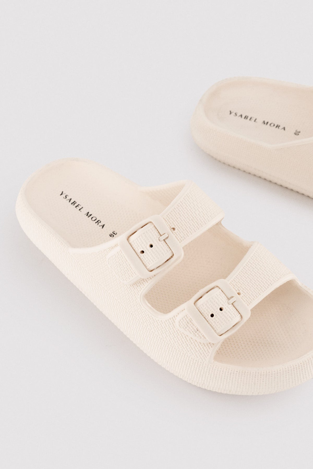 86196-beige-claro-chanclas-de-playa-hebillas-antideslizantes-extra-comfort-marfil-ysabel-mora