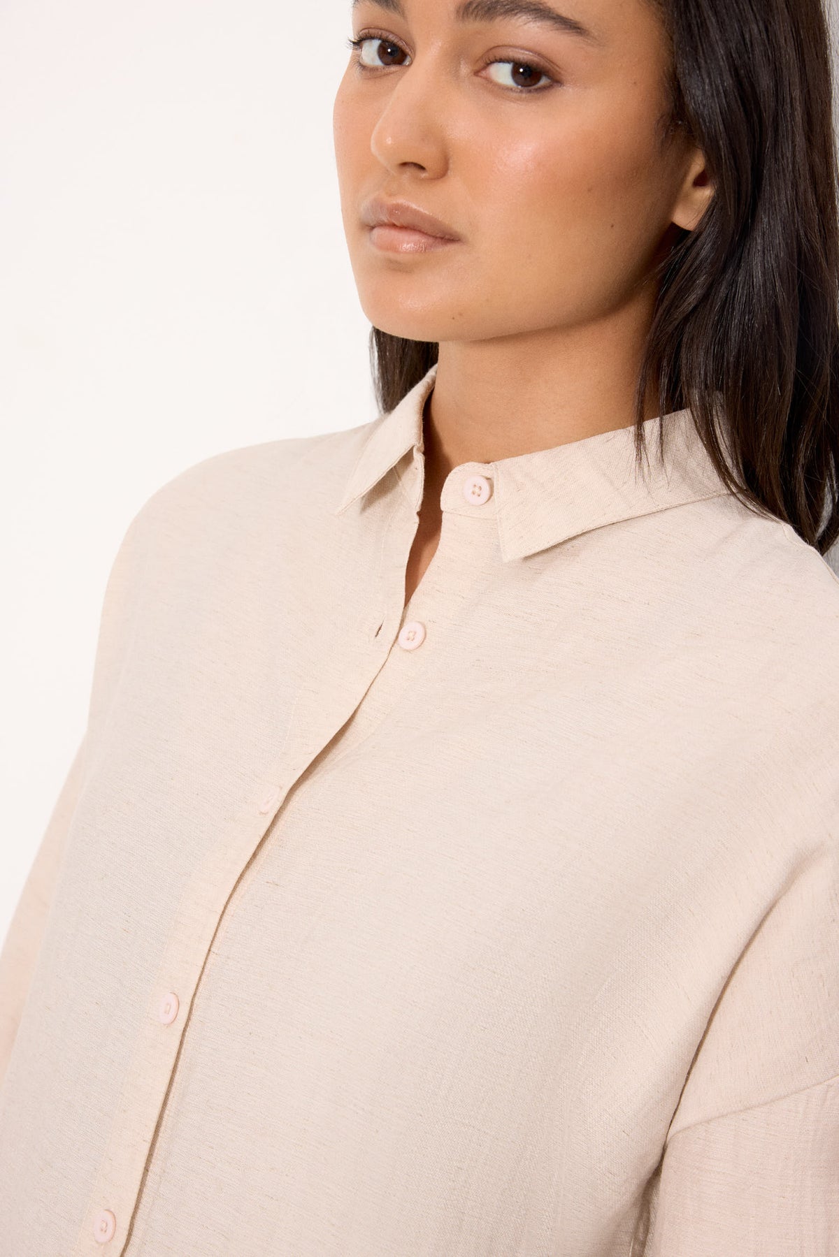 86275-camisa-larga-con-lino