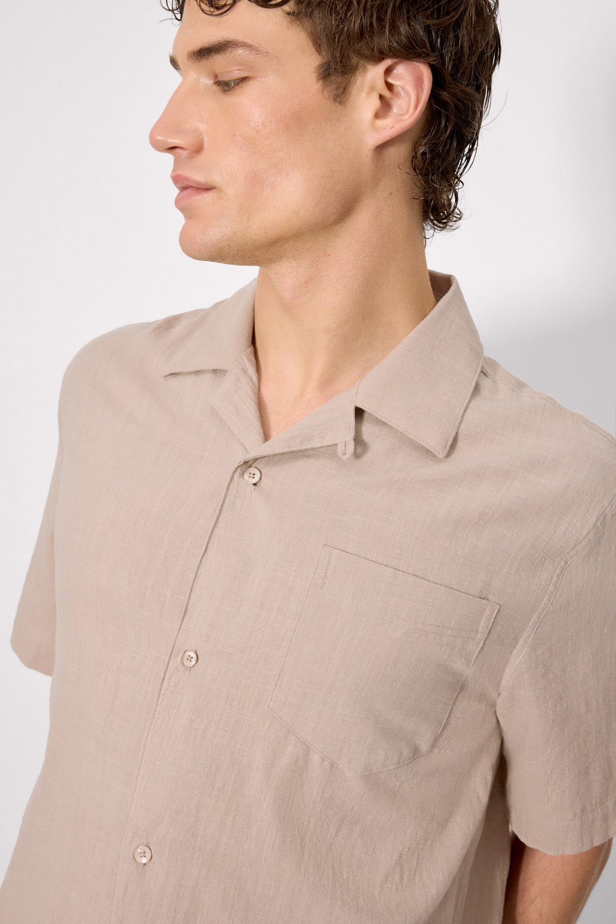 Camisa manga corta abotonada efecto lino topo - Ysabel Mora