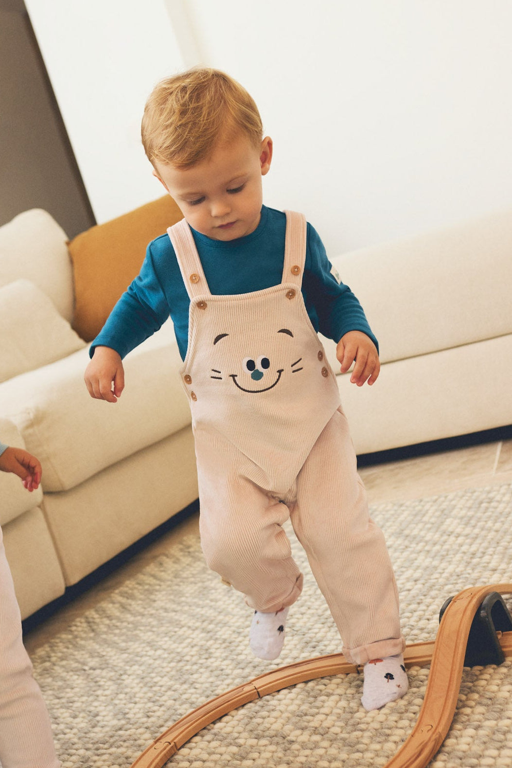 Ensemble bébé style robe chasuble effet velours côtelé visage chaton